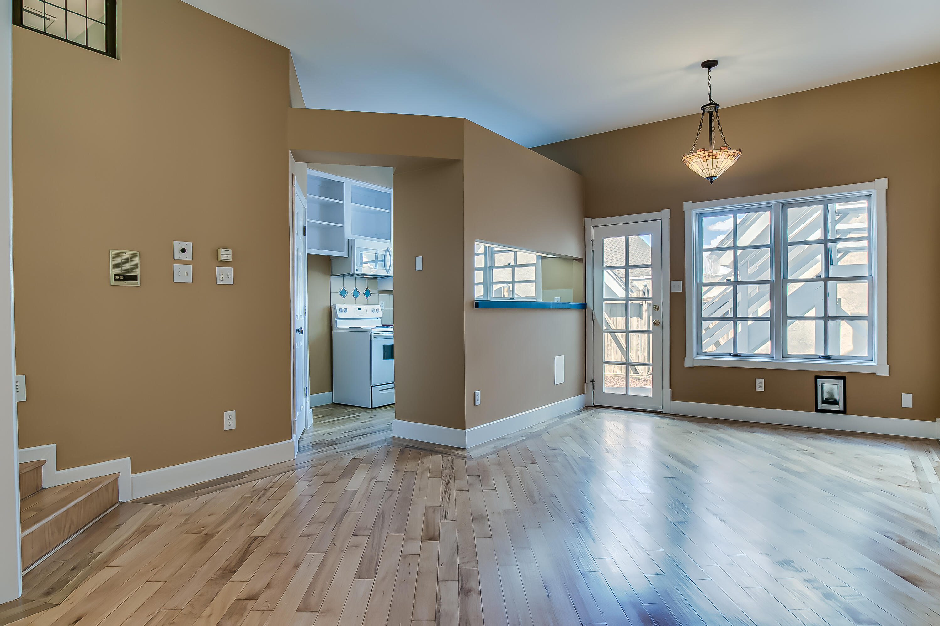 Photo 11 — 501 Mulberry Street NE