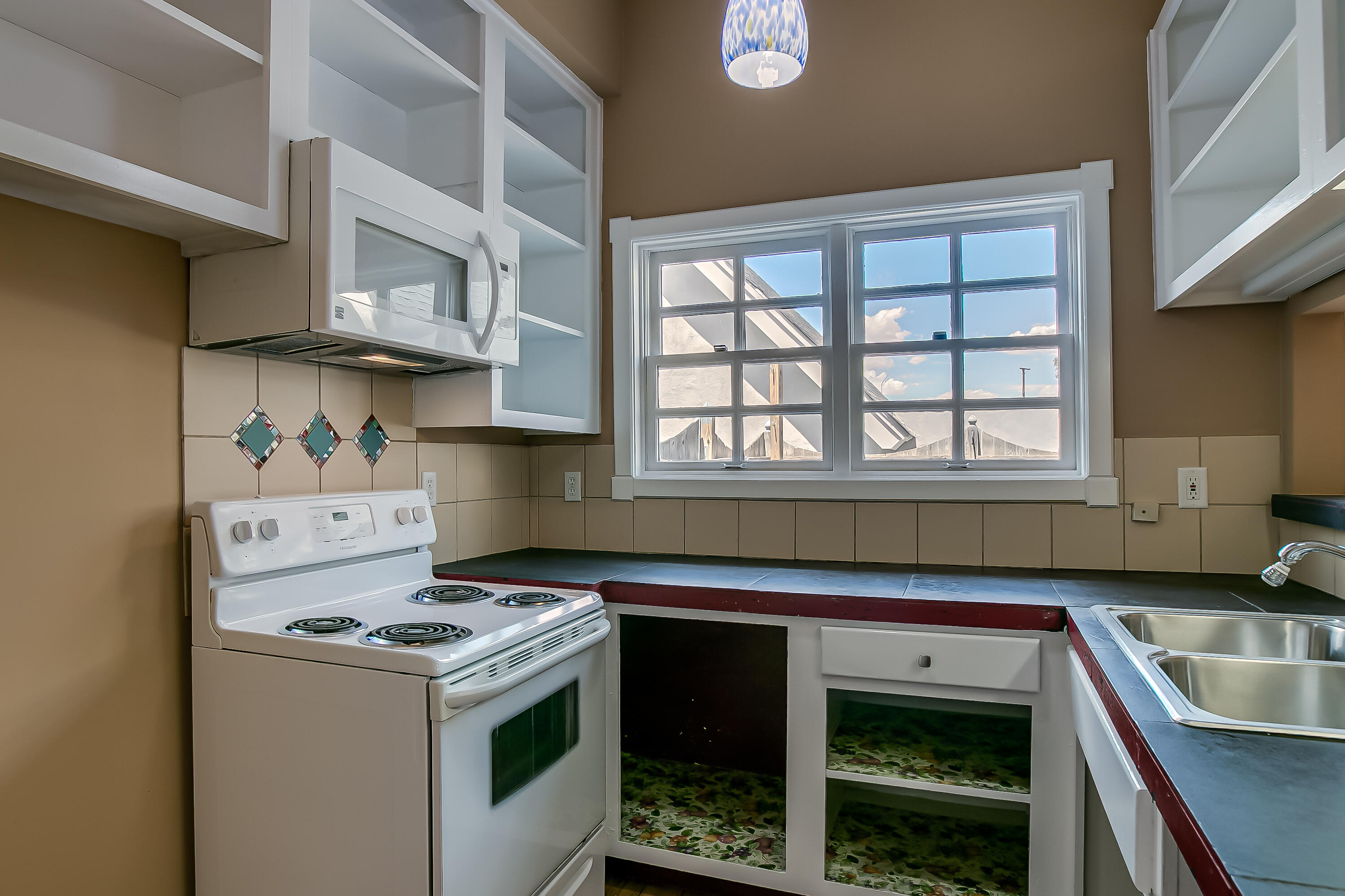Photo 16 — 501 Mulberry Street NE