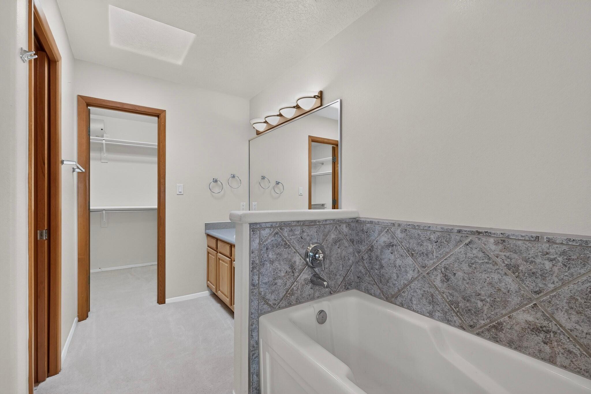 Photo 14 — 12704 Colony Place NE