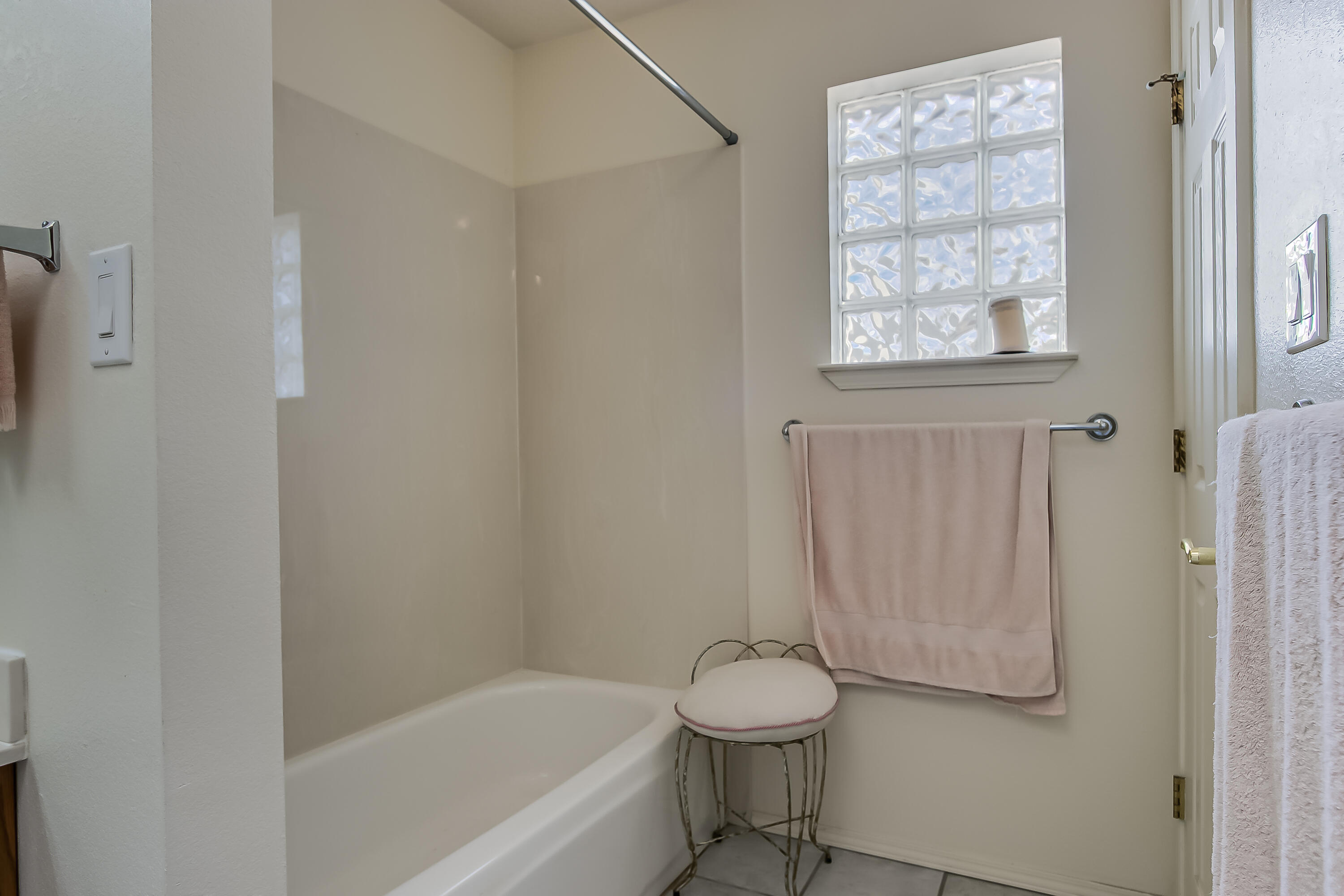 Photo 17 — 701 Chaps Road SE