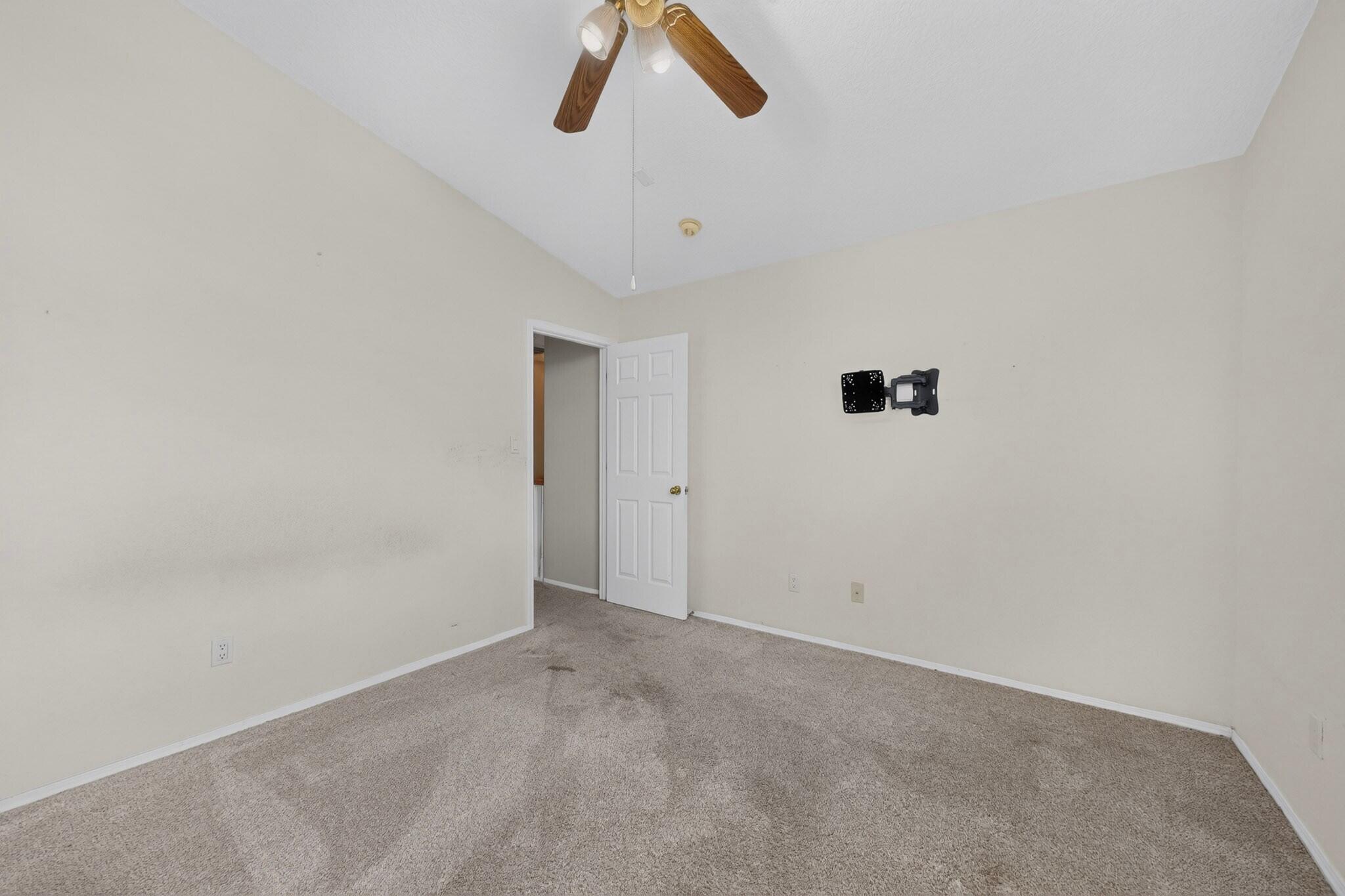 Photo 16 — 9800 Sierra Morena Street NW