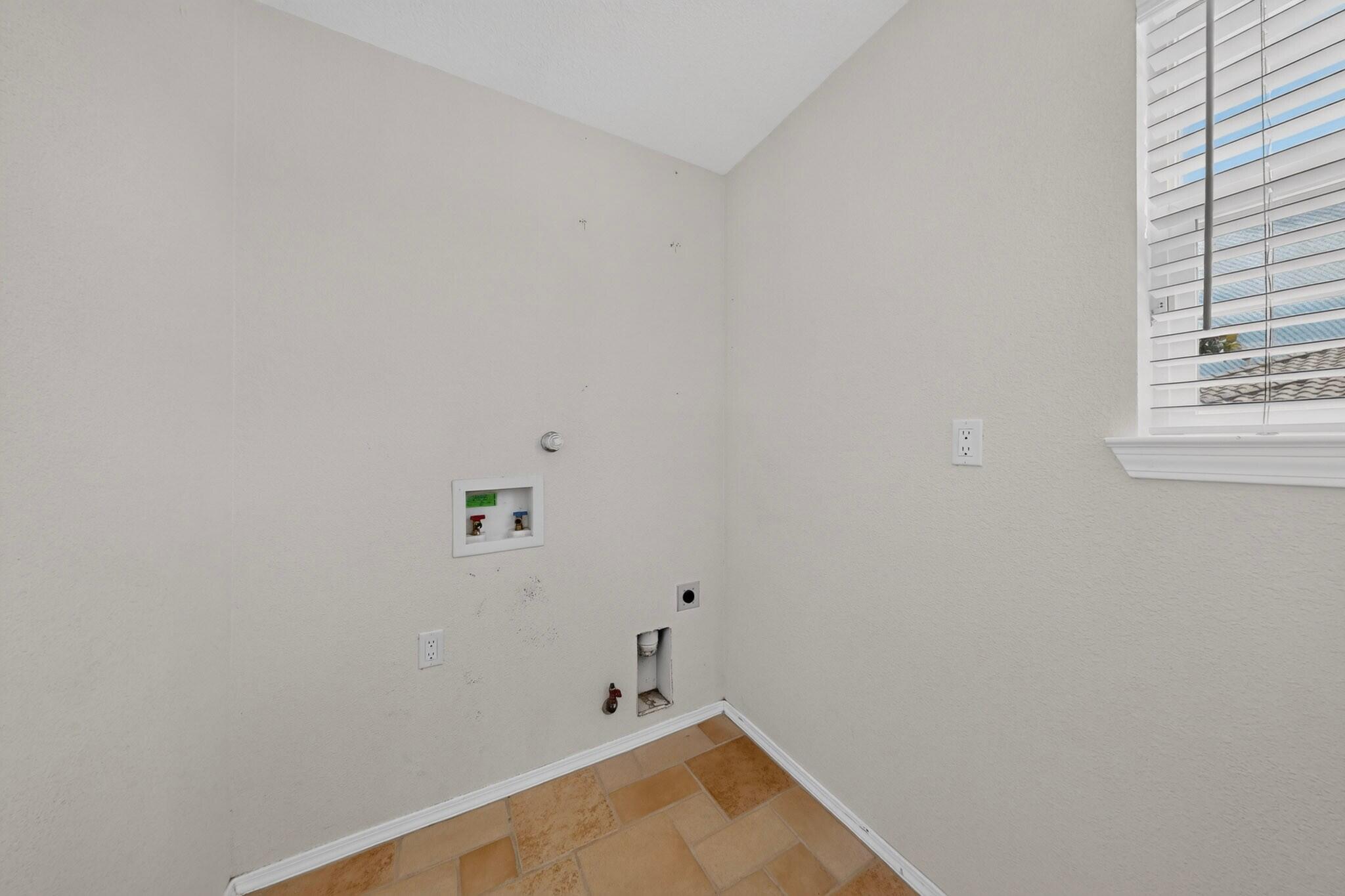 Photo 4 — 9800 Sierra Morena Street NW