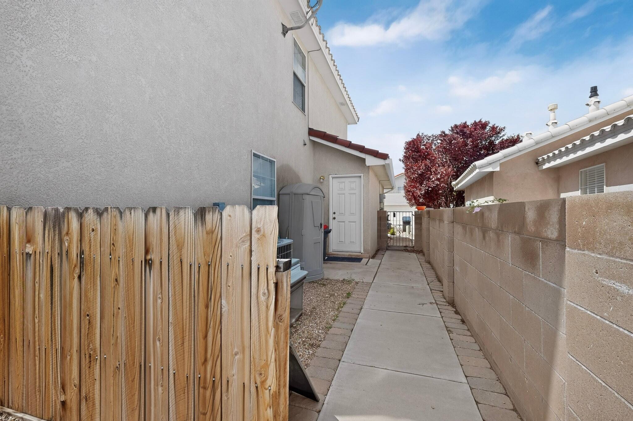 Photo 3 — 9800 Sierra Morena Street NW