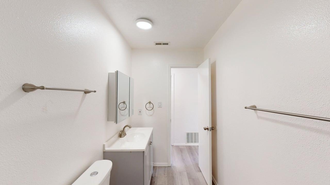 Photo 4 — 823 5th Street SW