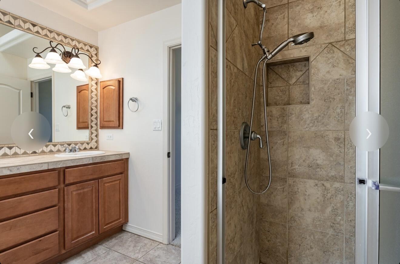Photo 14 — 8805 Desert Fox Way NE