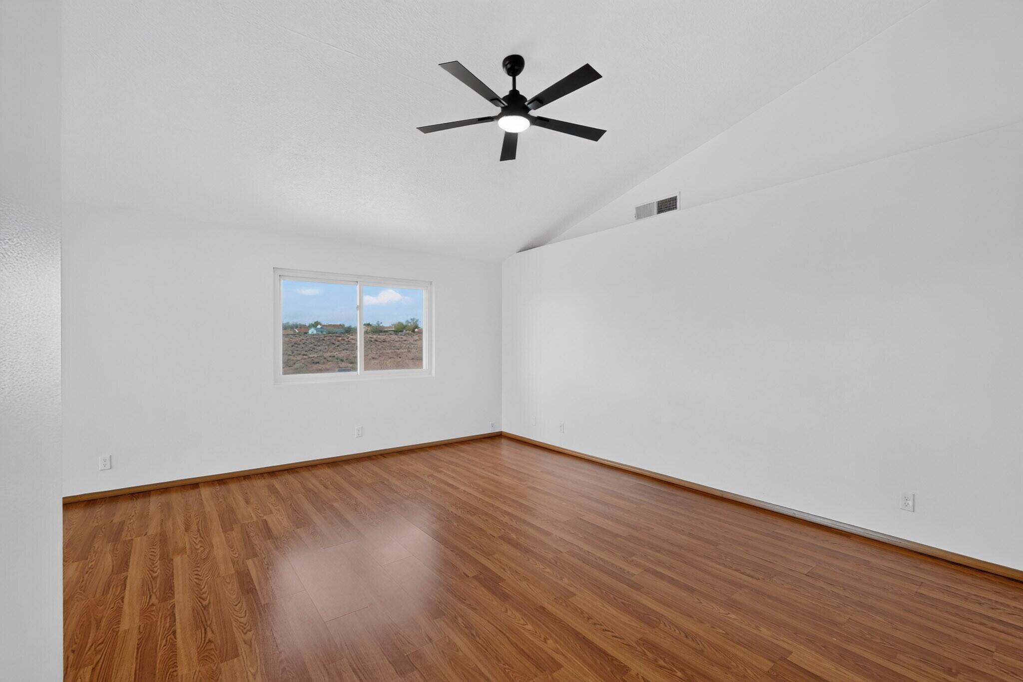 Photo 19 — 729 Silver Court NE