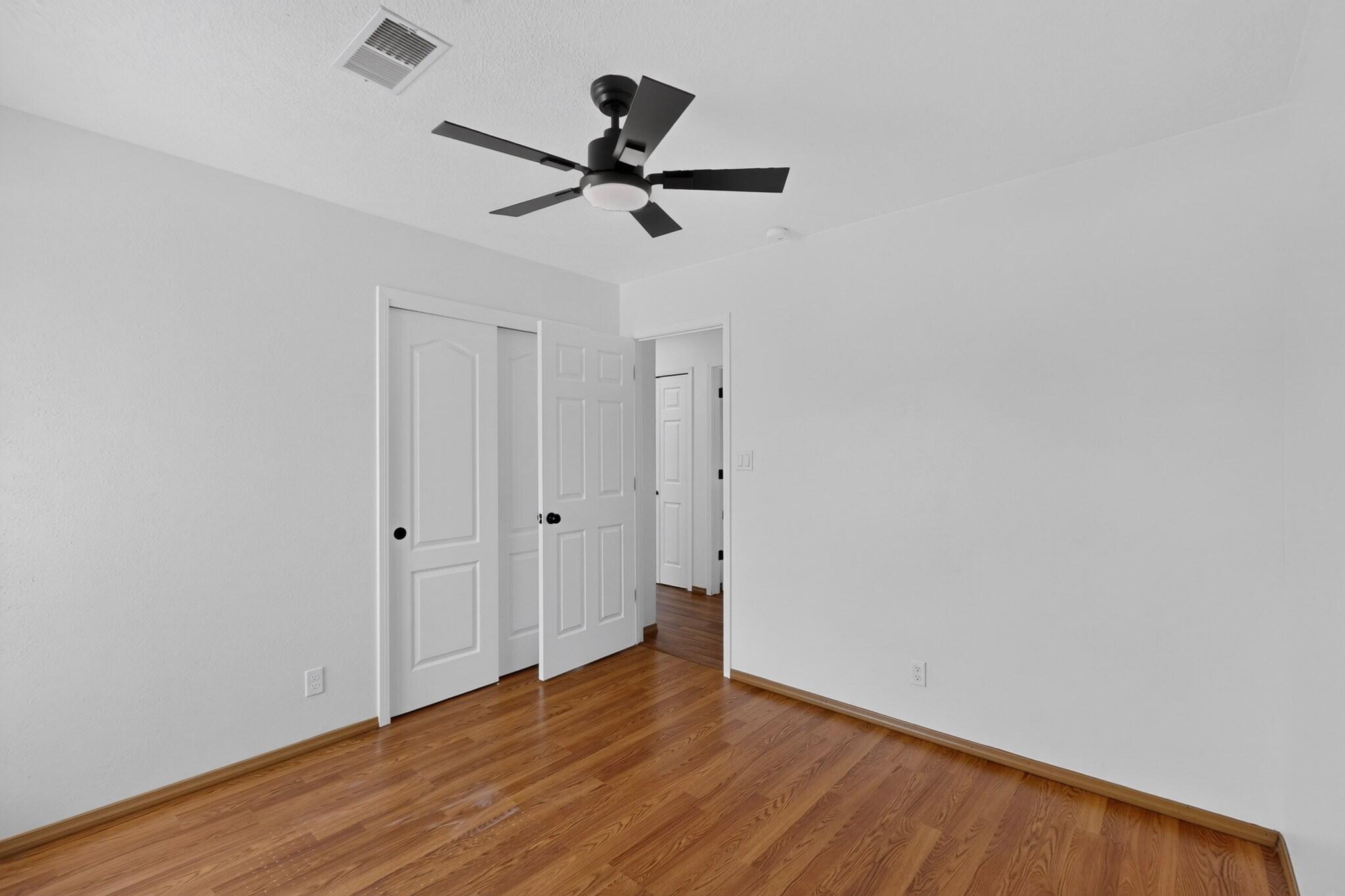 Photo 12 — 729 Silver Court NE