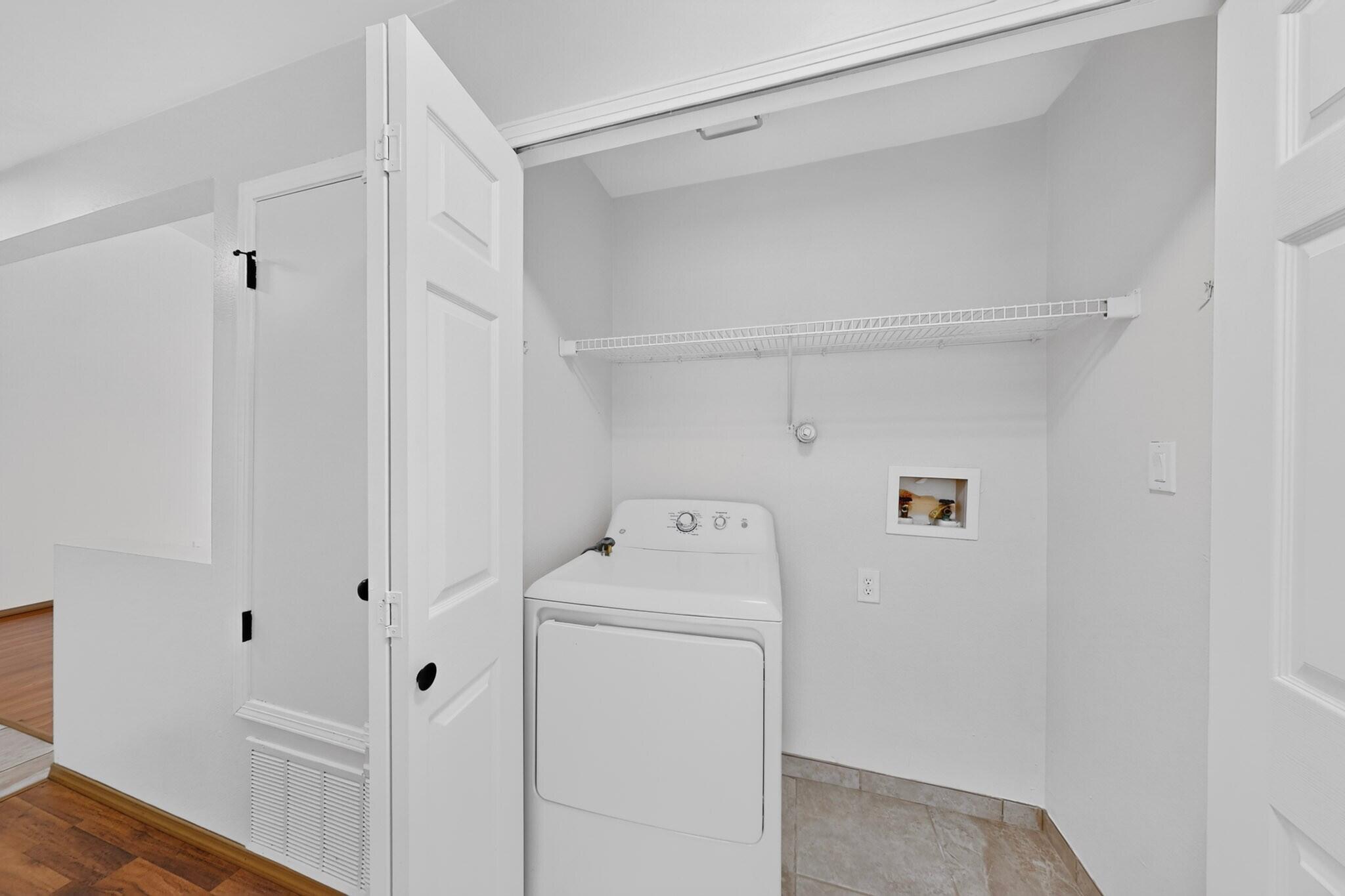 Photo 10 — 729 Silver Court NE
