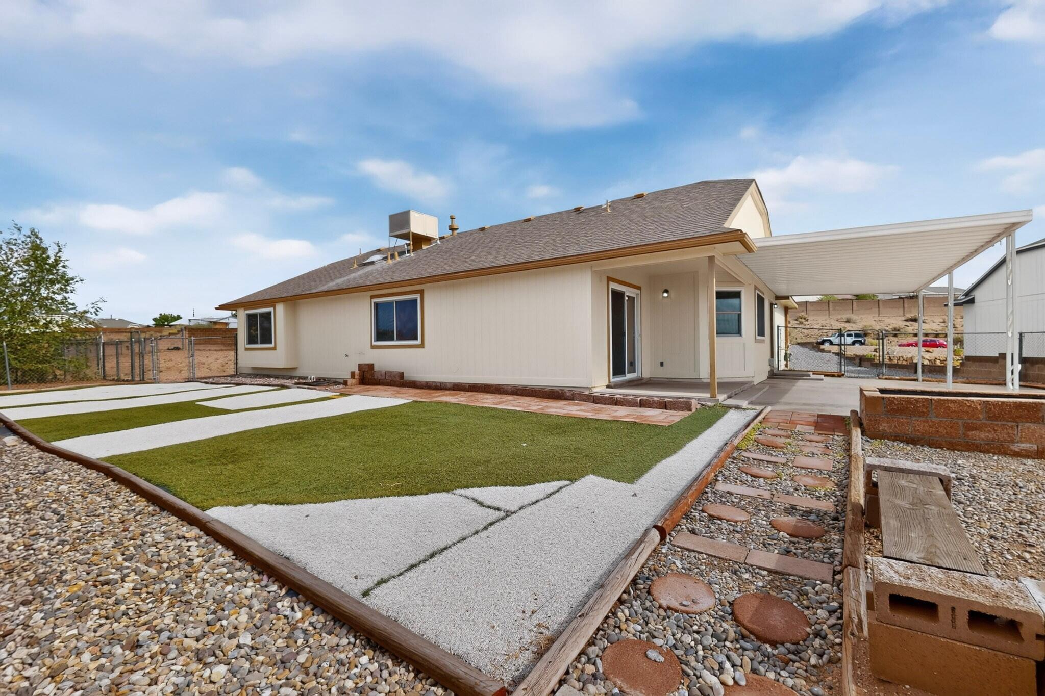 Photo 8 — 729 Silver Court NE