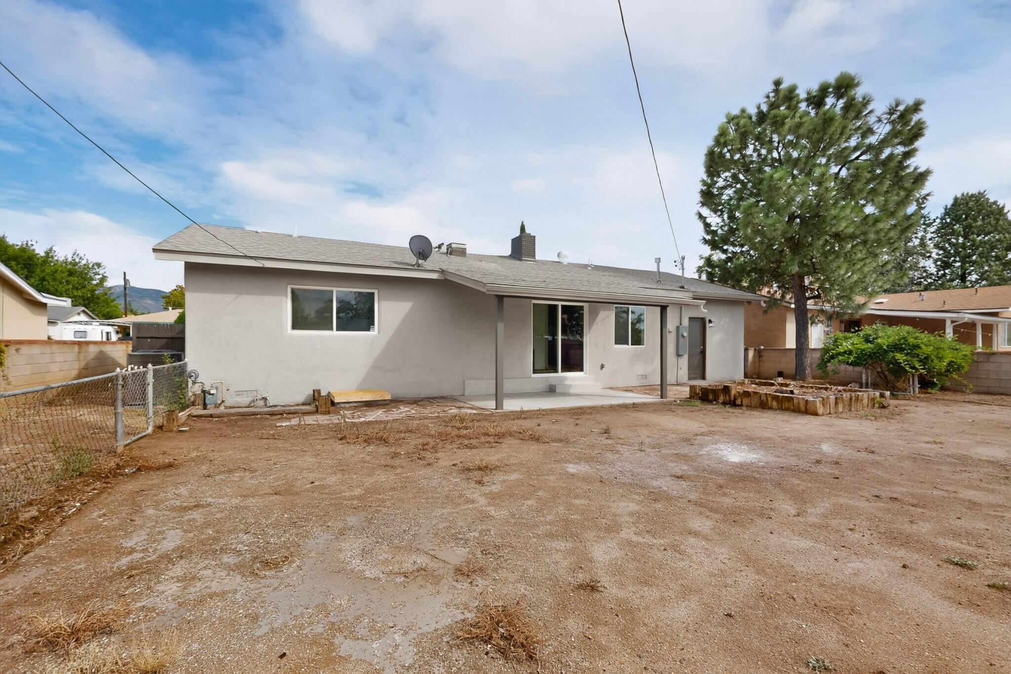 Photo 4 — 2817 Cardenas Drive NE