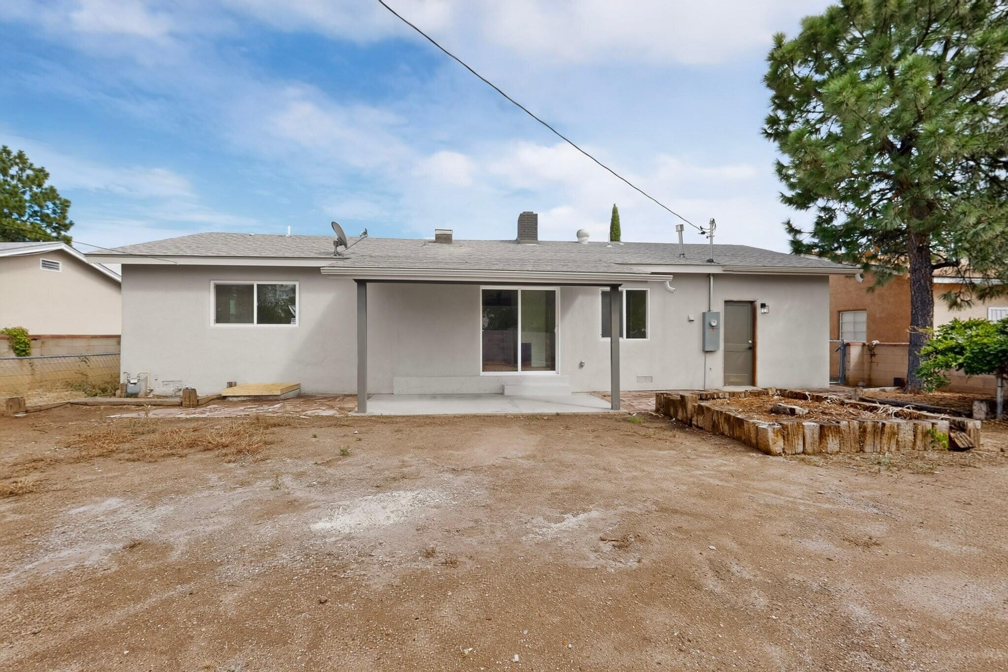 Photo 3 — 2817 Cardenas Drive NE
