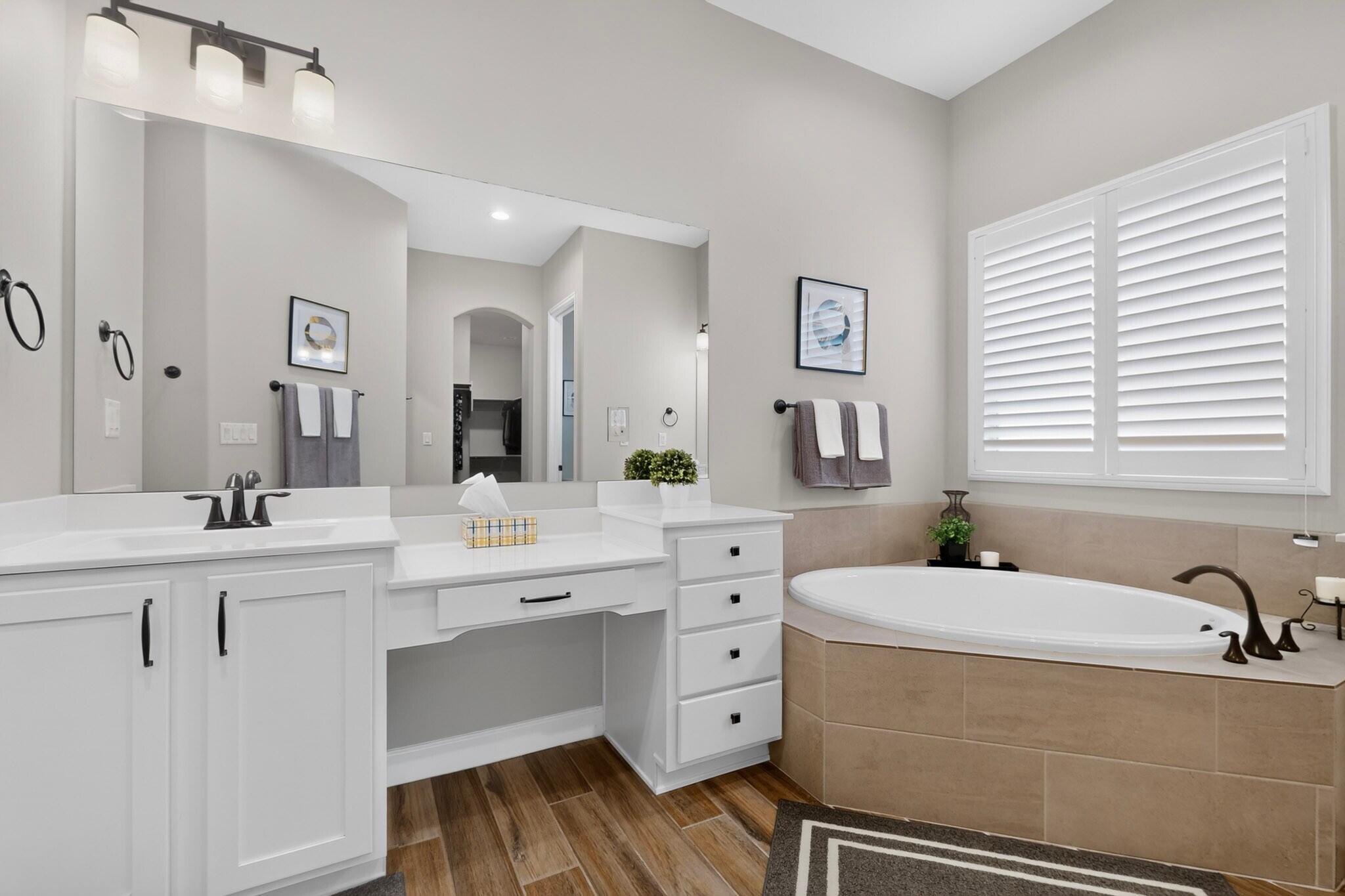 Photo 17 — 5801 Ridgeline Place NE