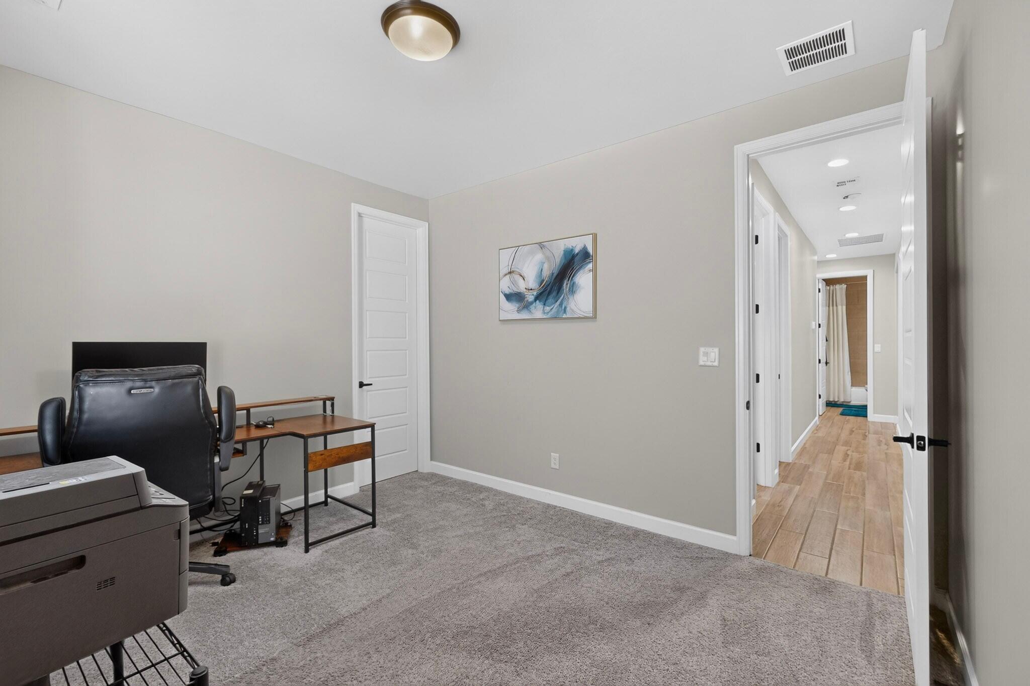 Photo 17 — 5801 Ridgeline Place NE