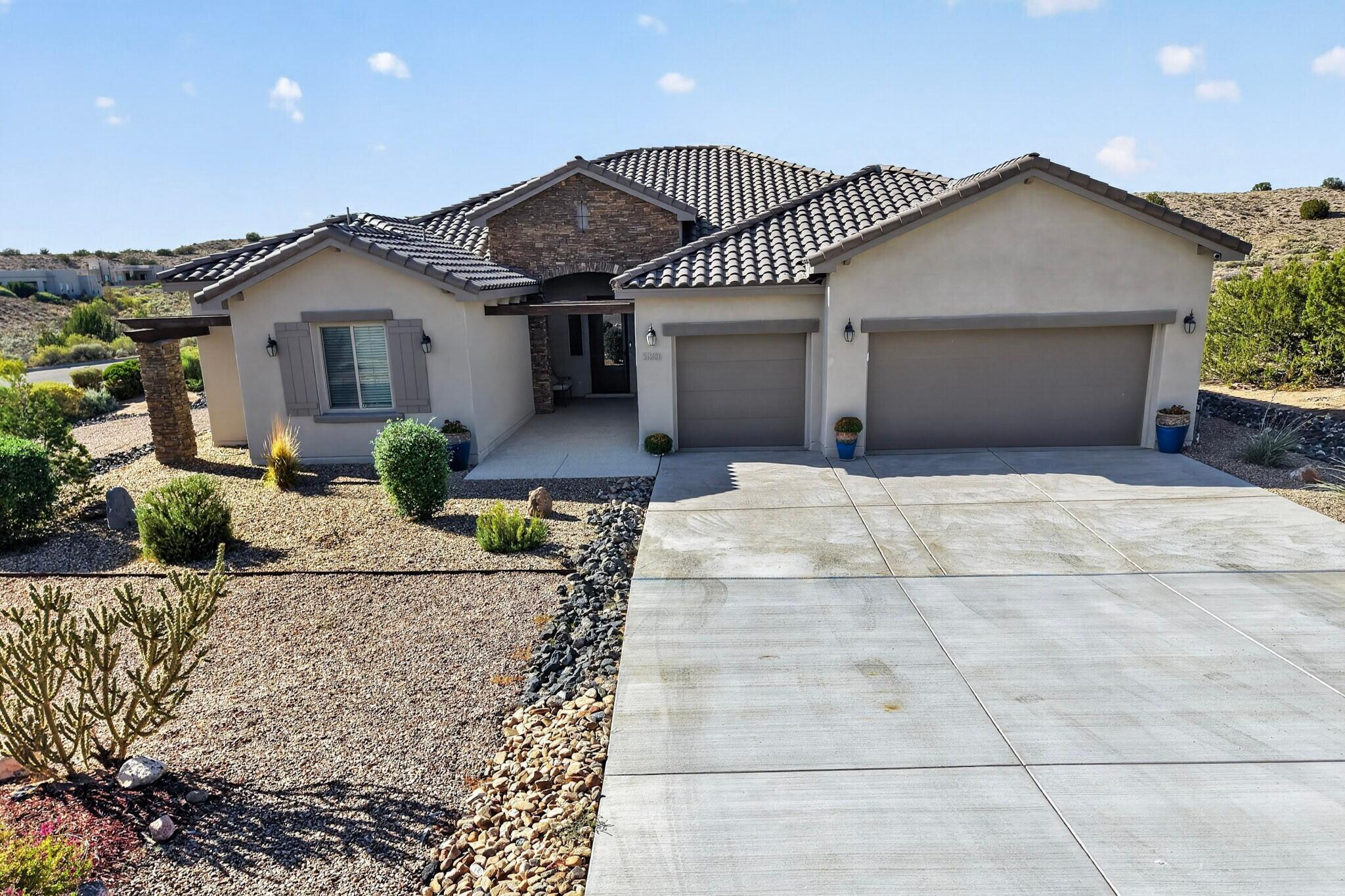 Photo 9 — 5801 Ridgeline Place NE
