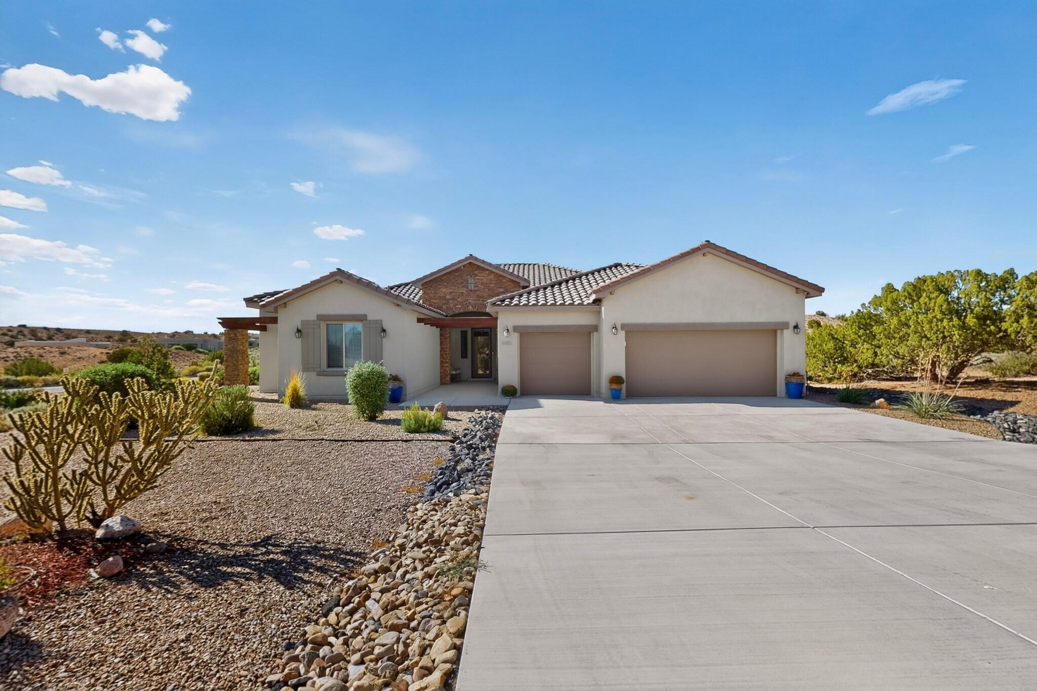 Photo 8 — 5801 Ridgeline Place NE