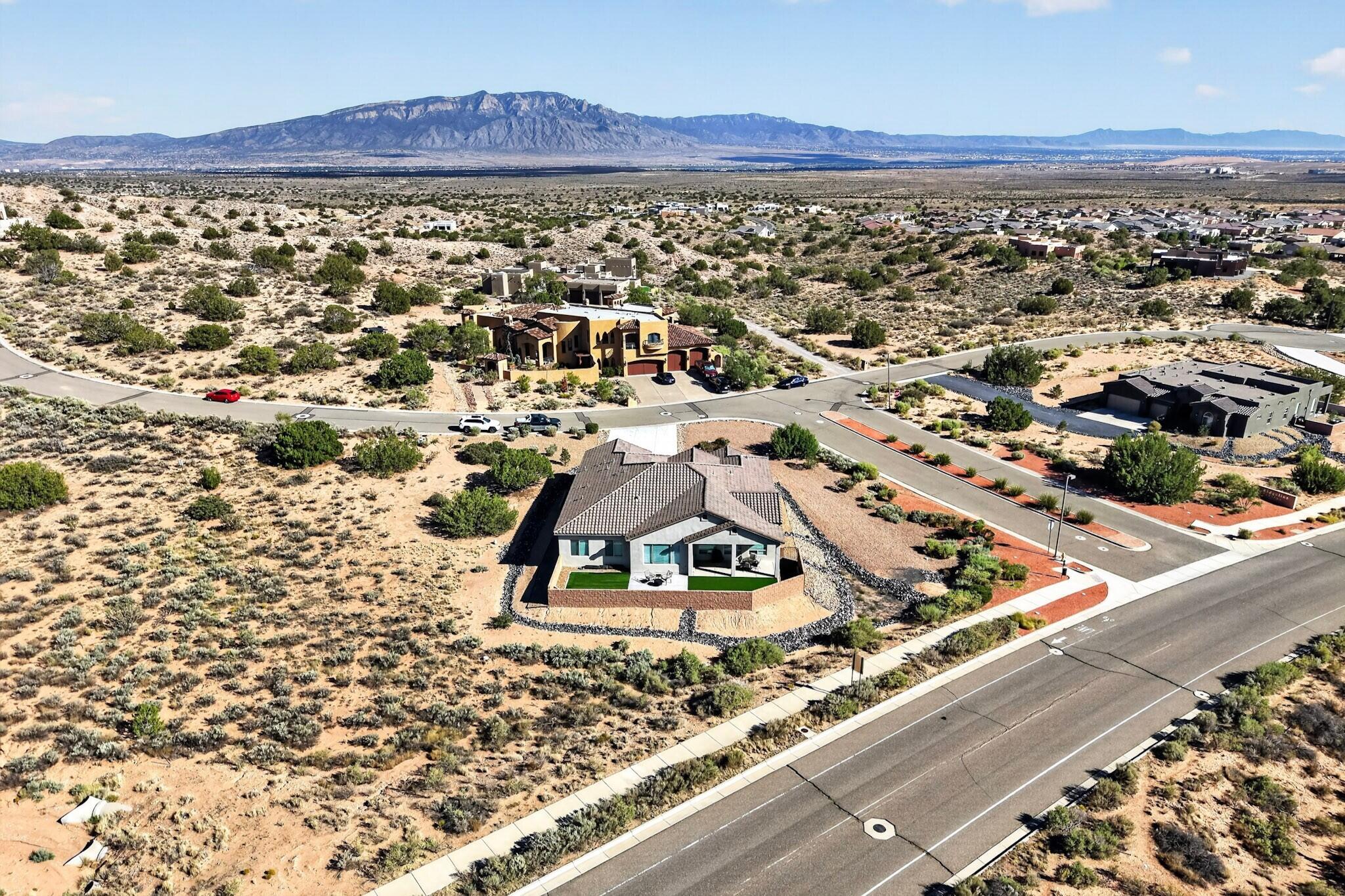 Photo 4 — 5801 Ridgeline Place NE