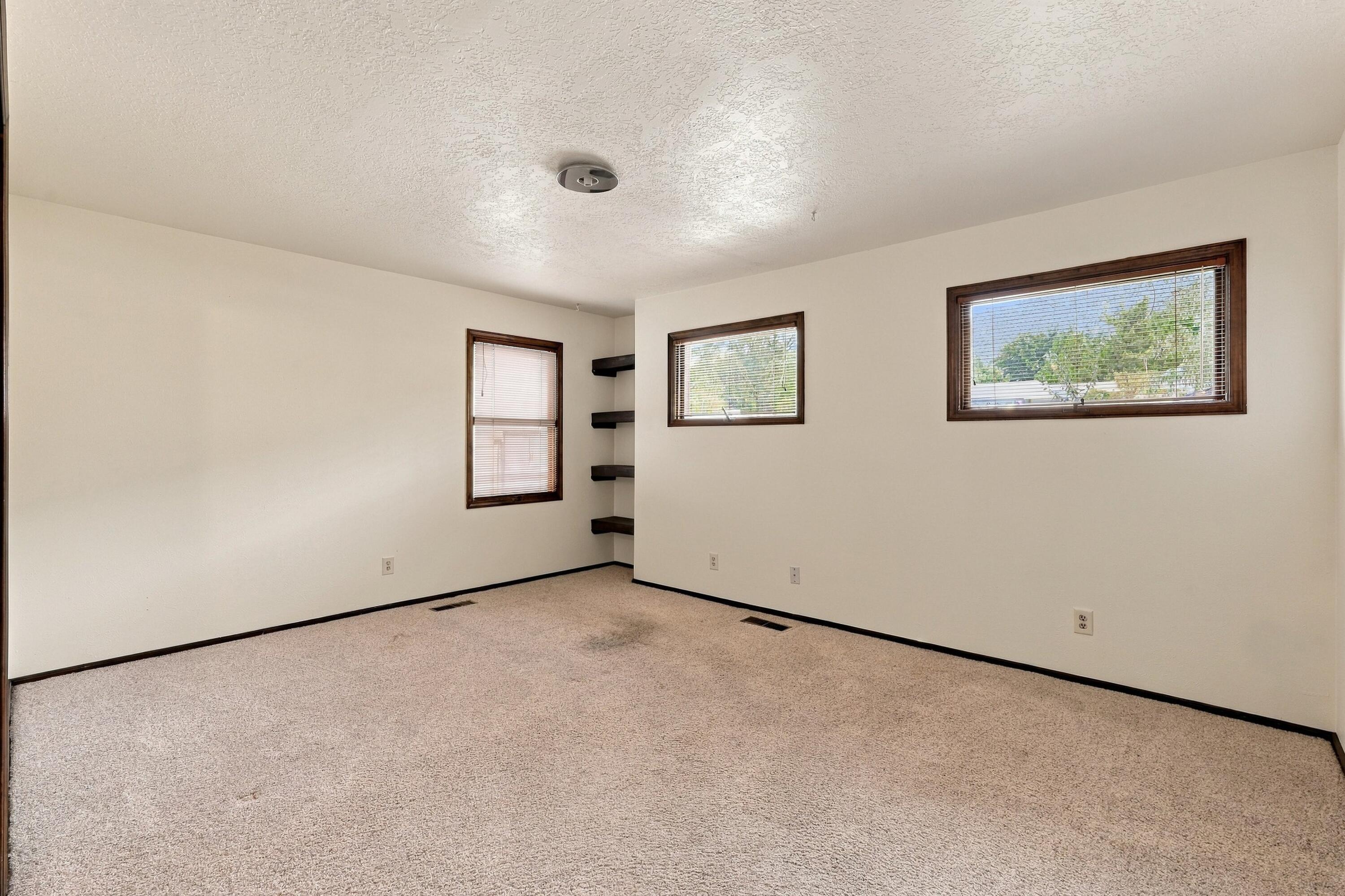 Photo 15 — 3901 Embudito Drive NE
