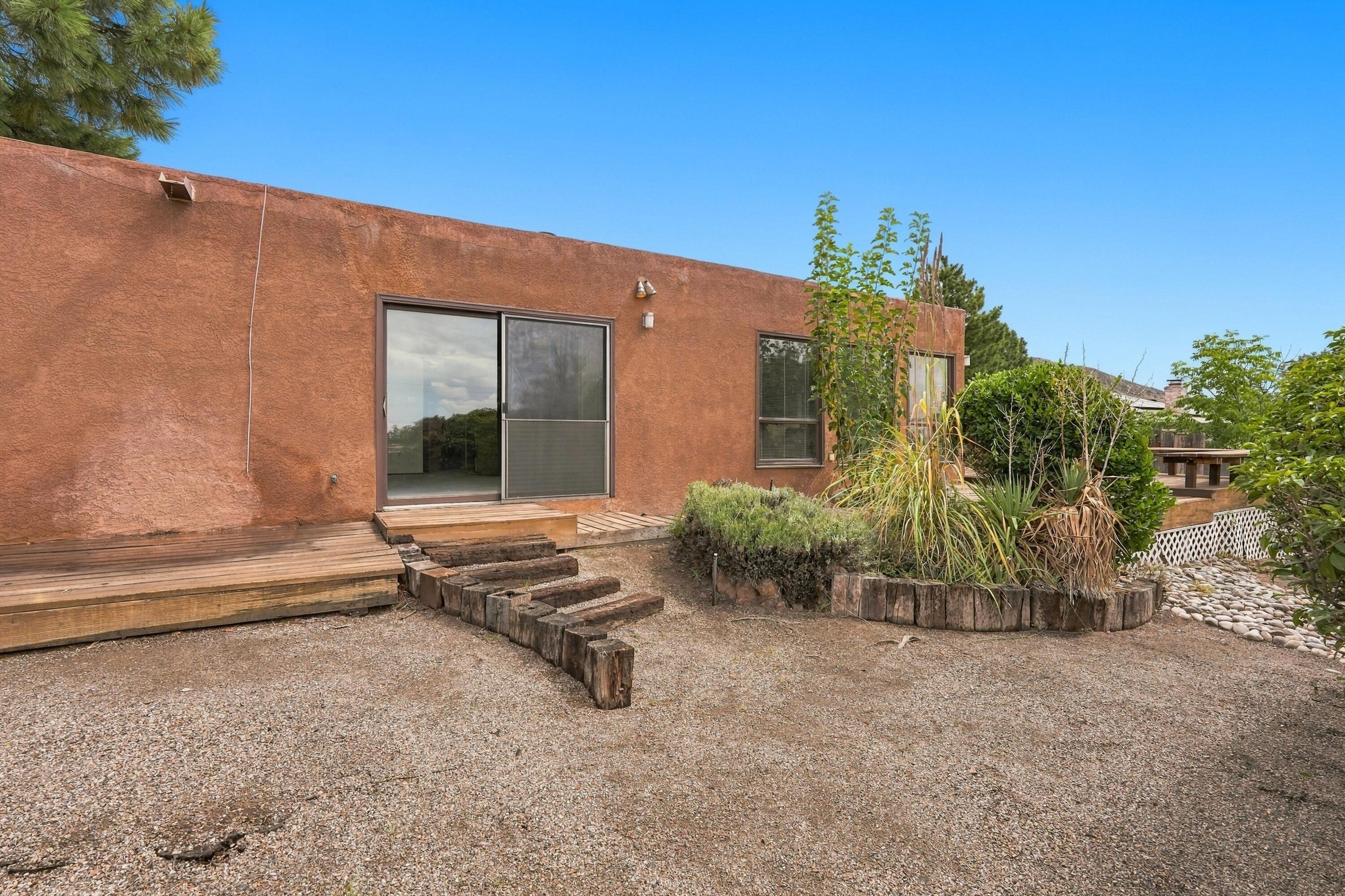 Photo 4 — 3901 Embudito Drive NE
