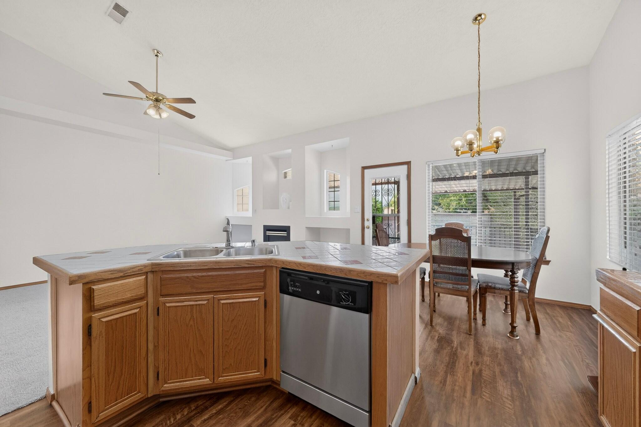 Photo 15 — 7204 Sol Poniente Road NW