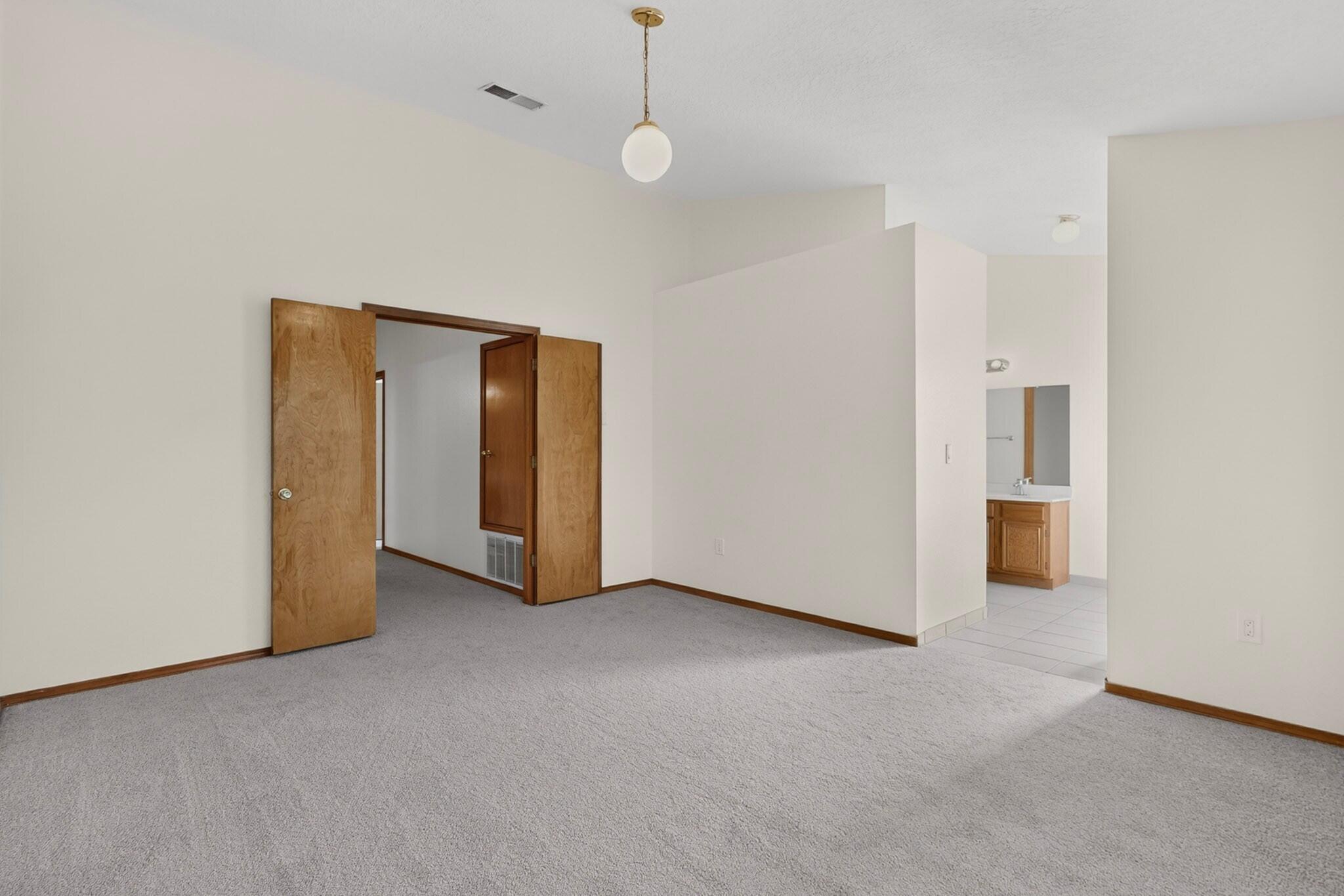 Photo 13 — 7204 Sol Poniente Road NW