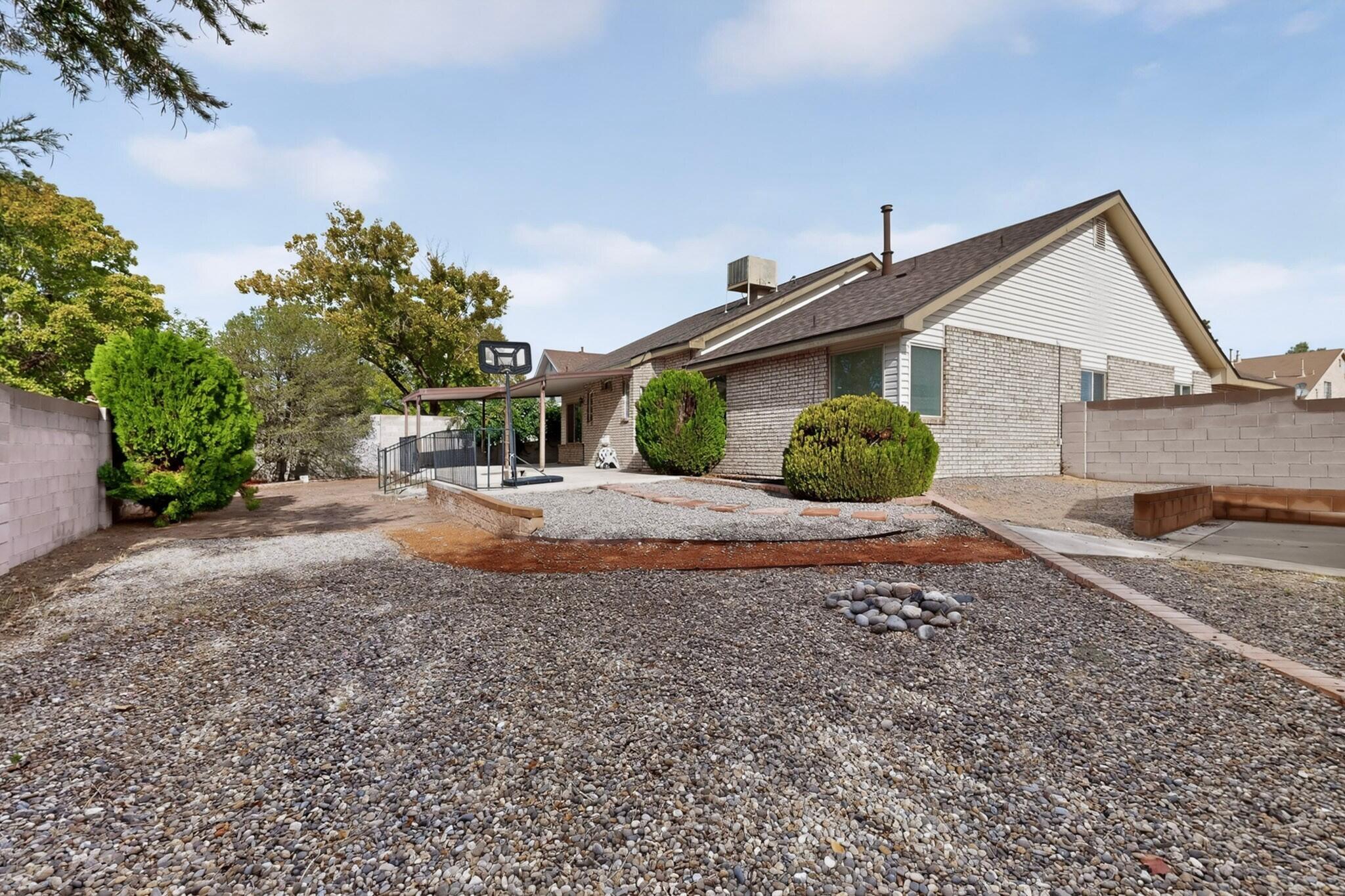 Photo 3 — 7204 Sol Poniente Road NW