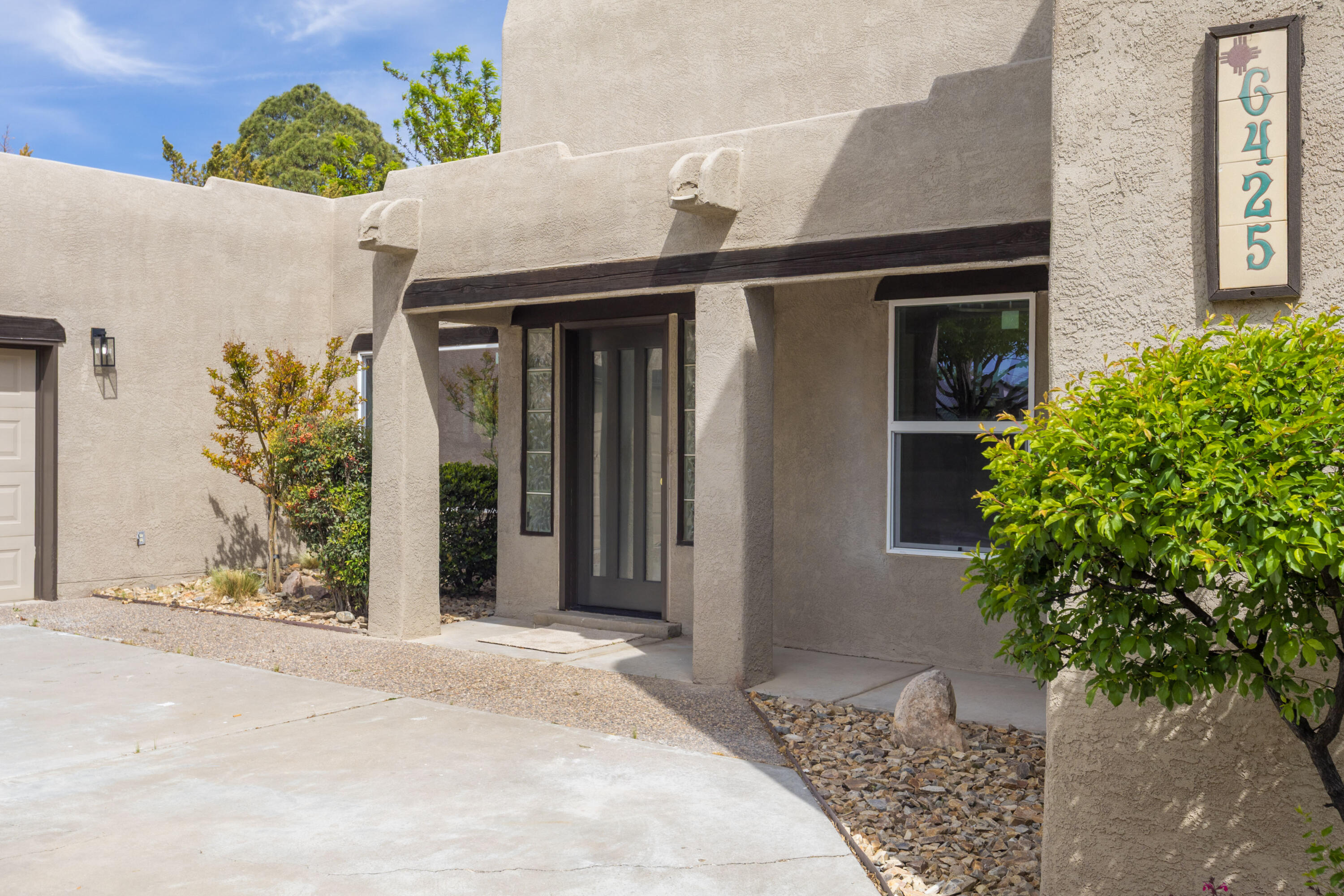 6425 Guadalupe Place NW, Los Ranchos, NM 87107