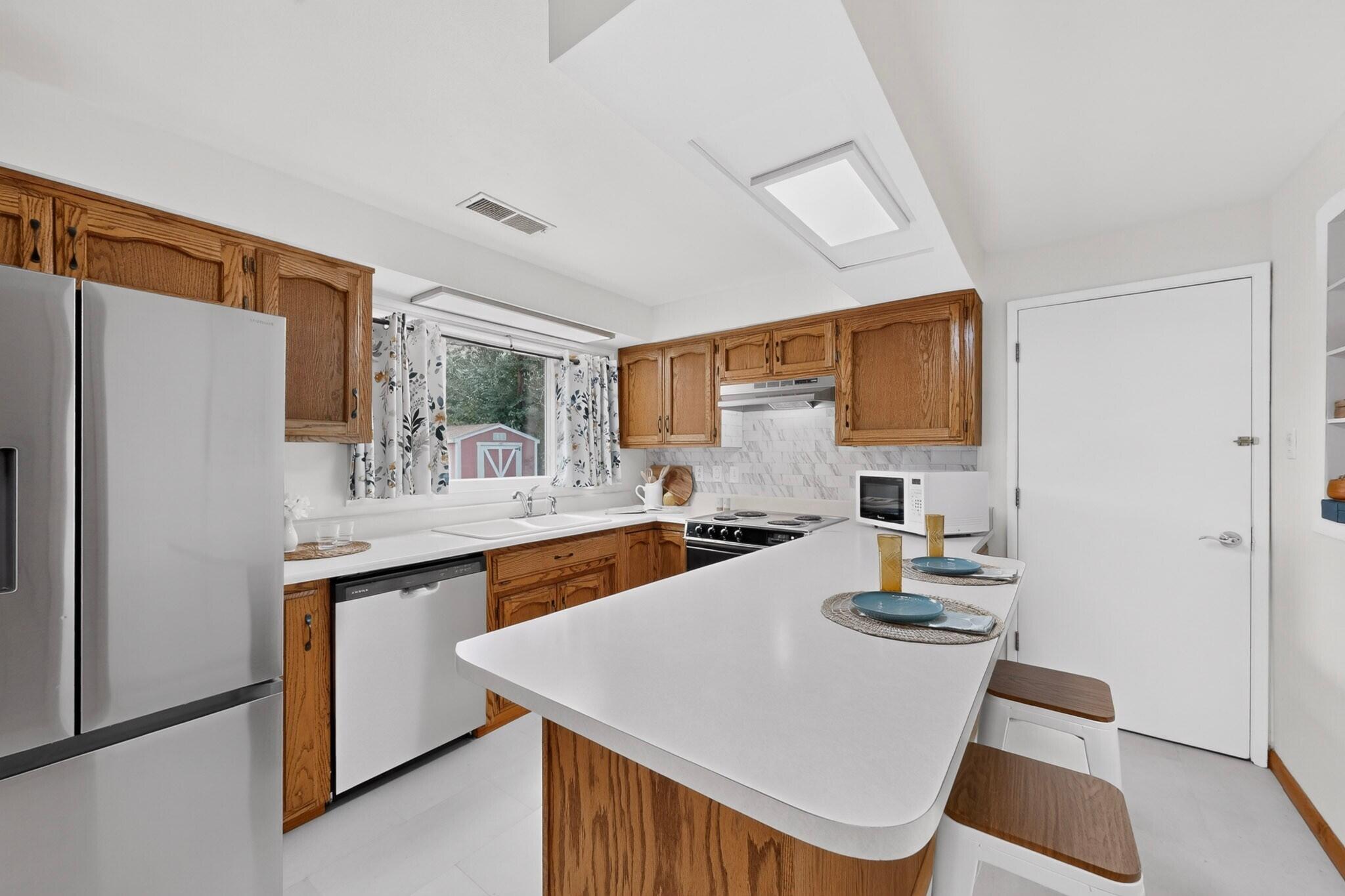 Photo 11 — 2420 Stevens Drive NE
