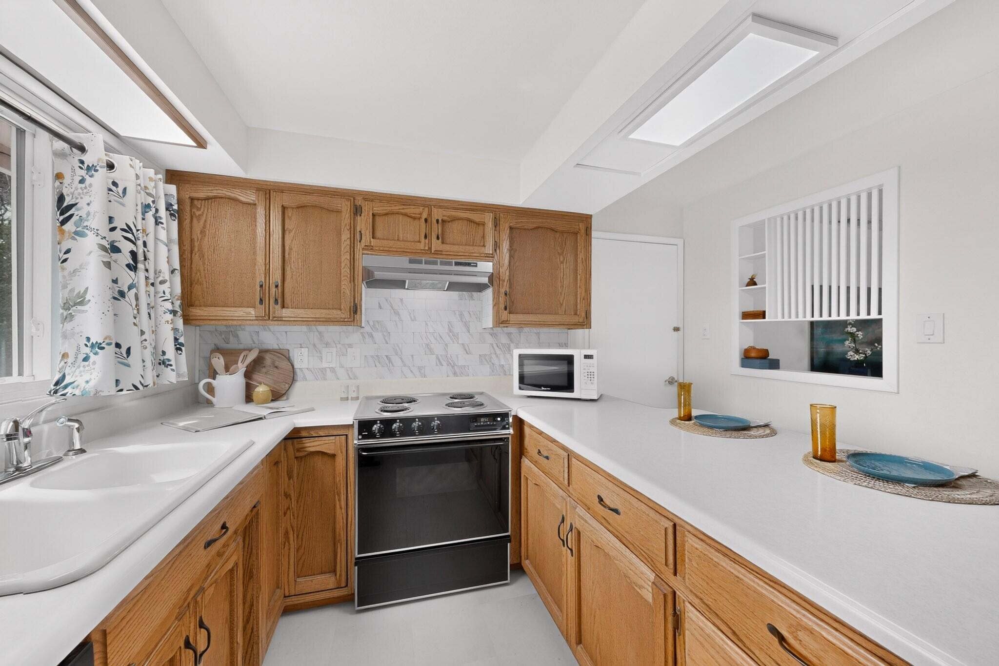 Photo 13 — 2420 Stevens Drive NE