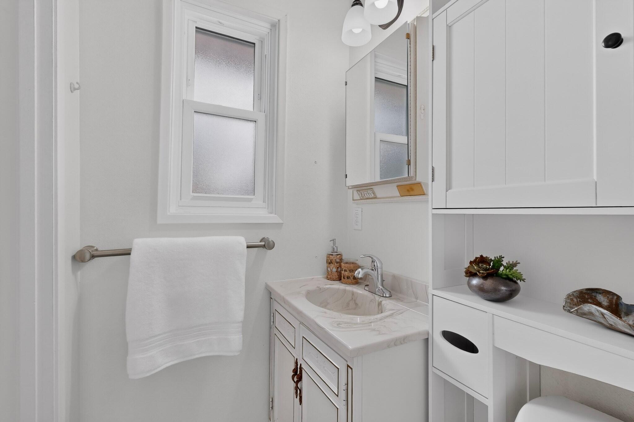 Photo 19 — 2420 Stevens Drive NE