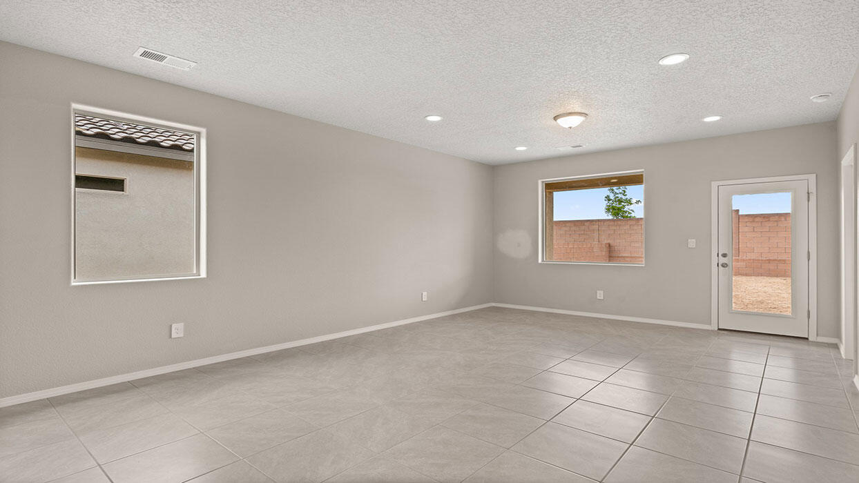 Photo 12 — 3393 Dijamant Loop SE