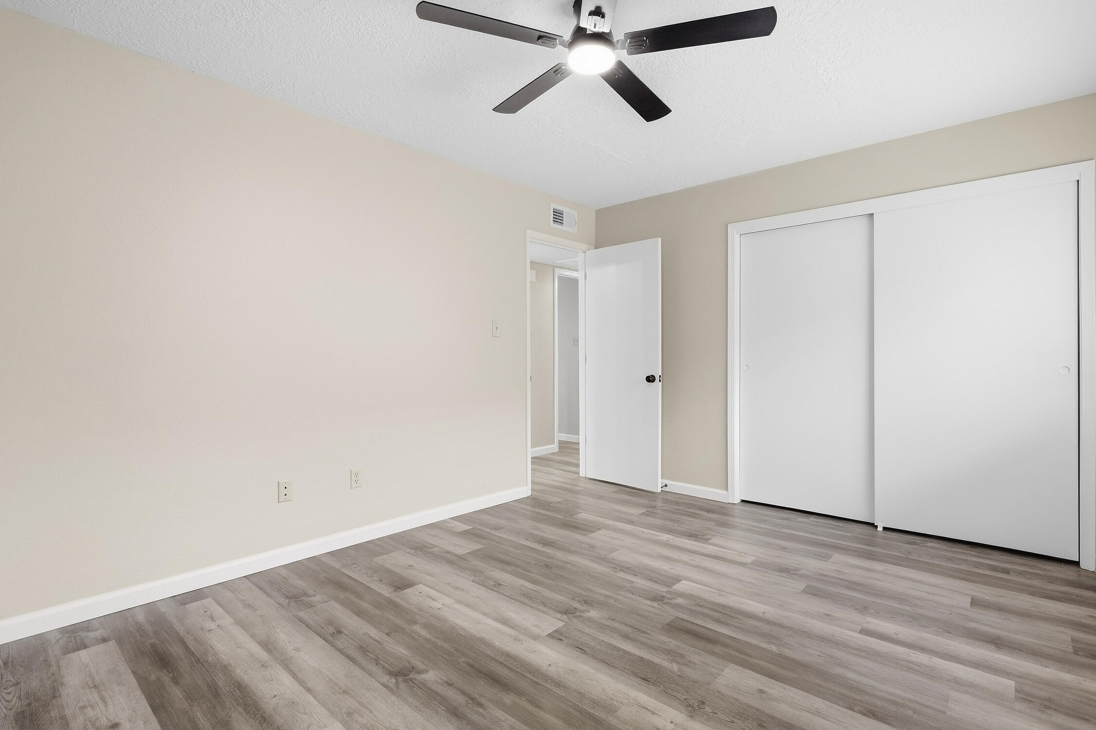 Photo 10 — 8333 Comanche Road NE 2B