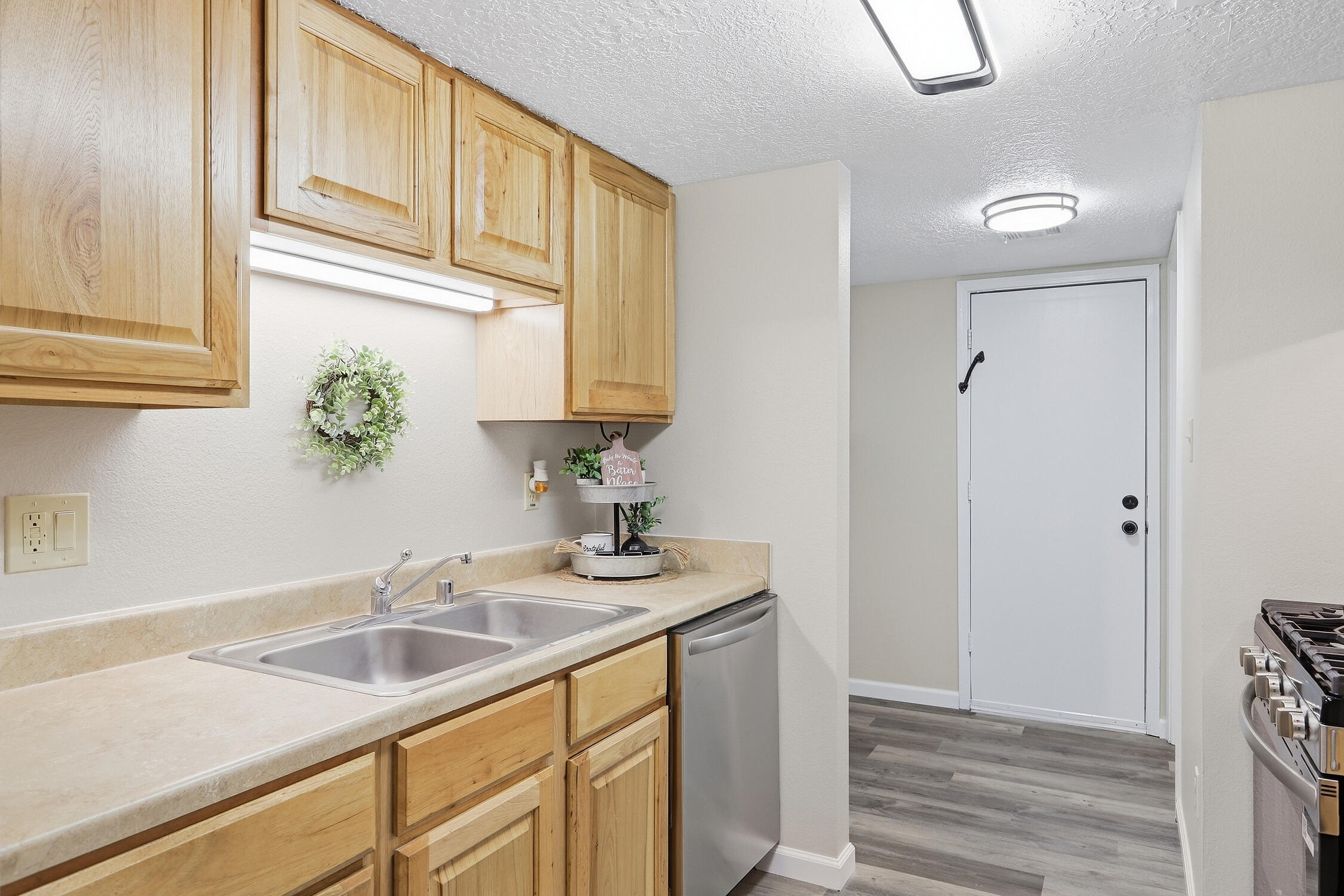 Photo 14 — 8333 Comanche Road NE 2B