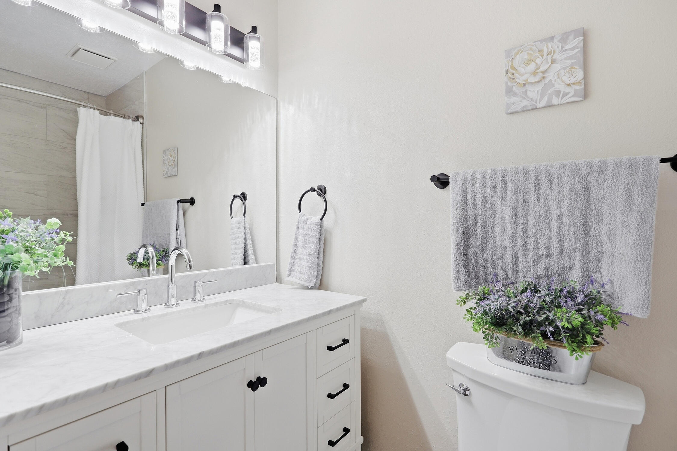 Photo 17 — 8333 Comanche Road NE 2B