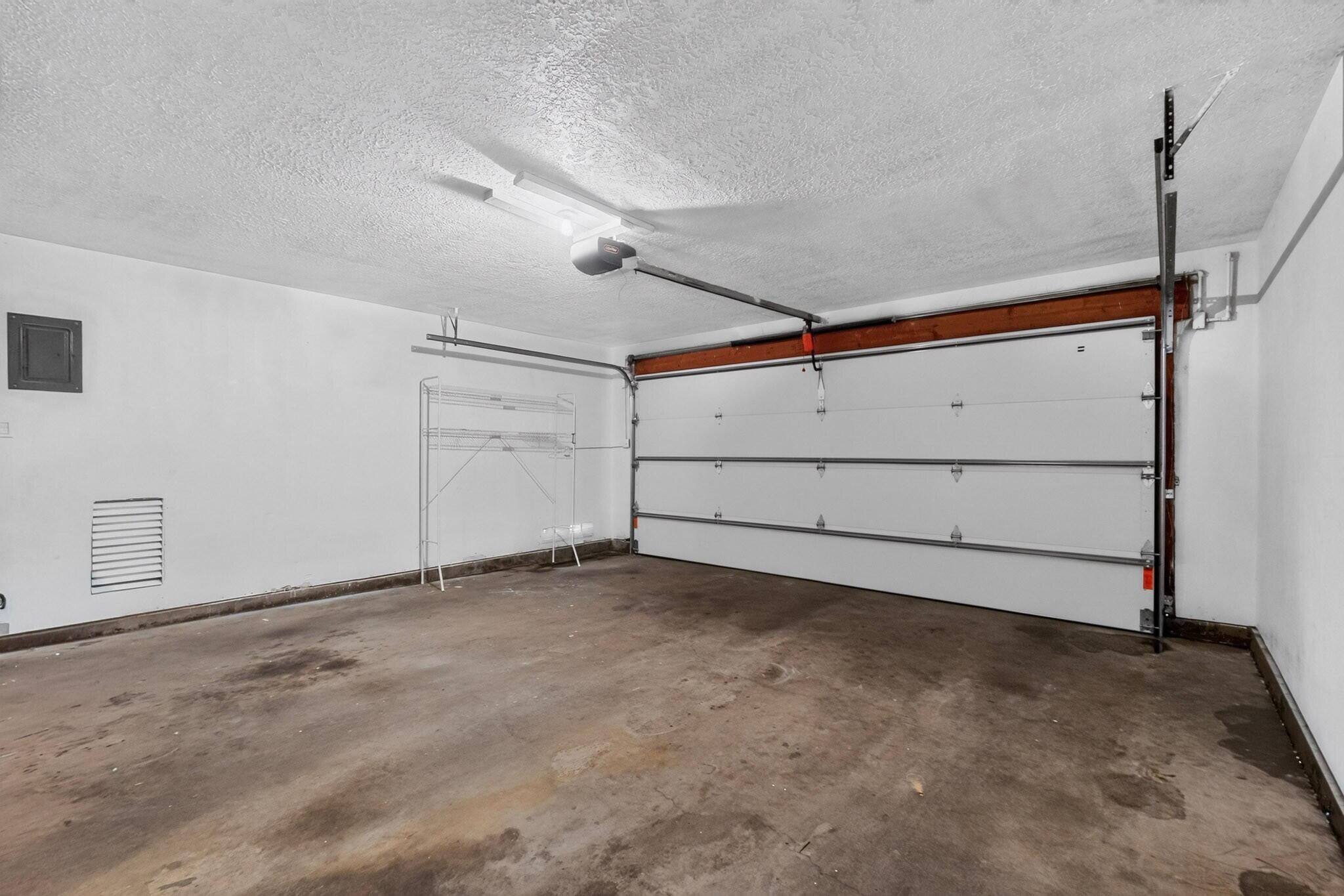 Photo 16 — 12208 Lexington Avenue NE