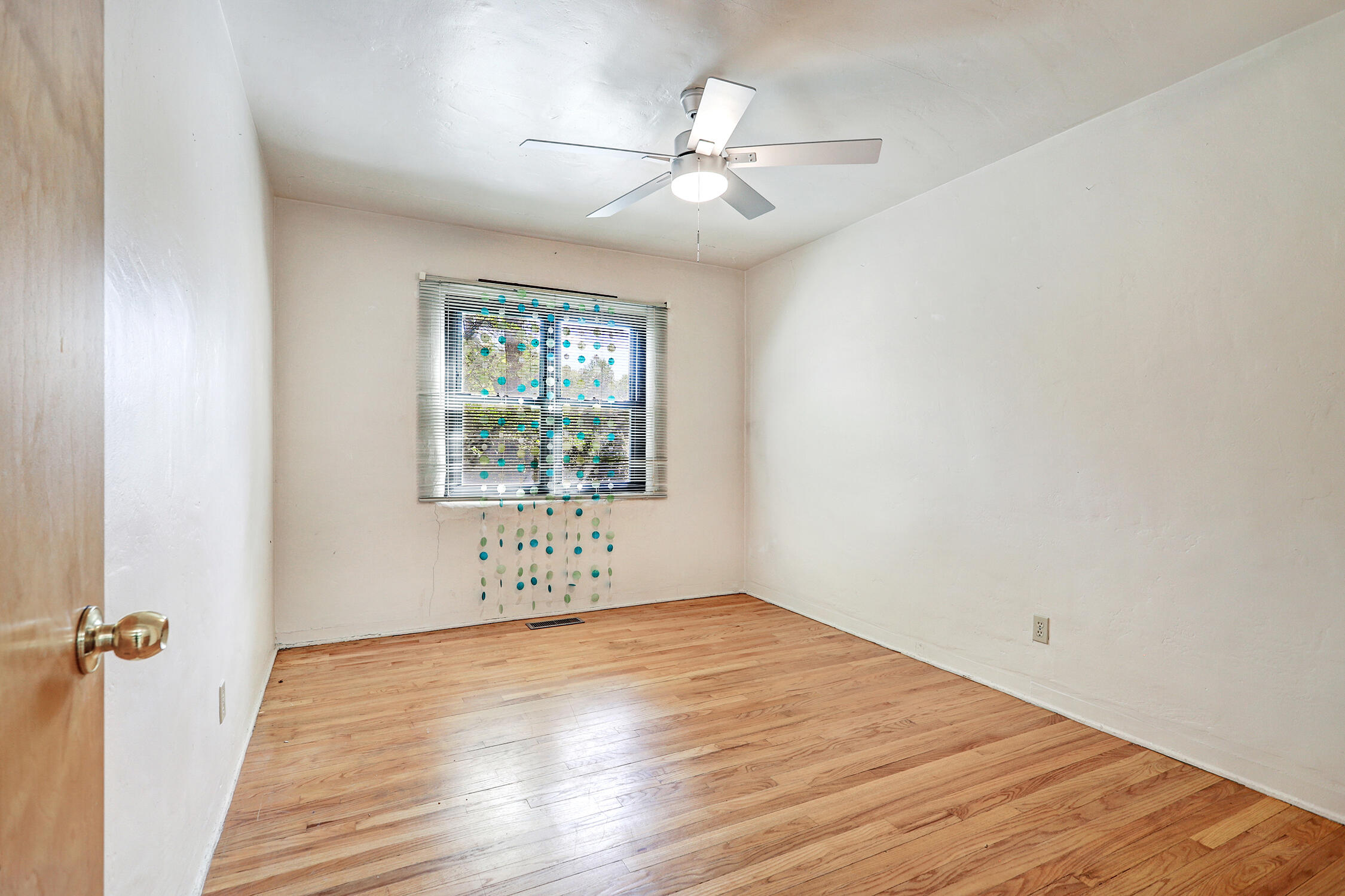 Photo 15 — 401 Fontana Place NE