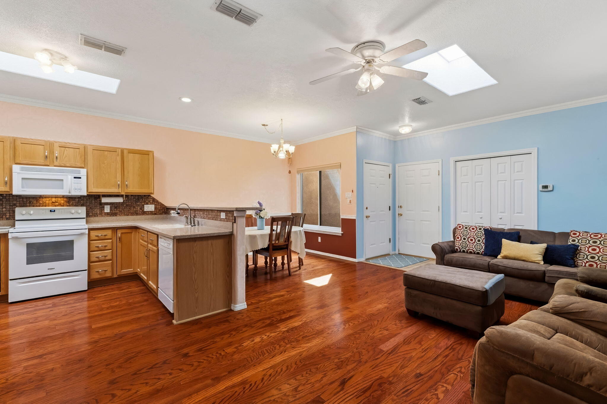 Photo 2 — 4532 Holiday Breeze Place NE