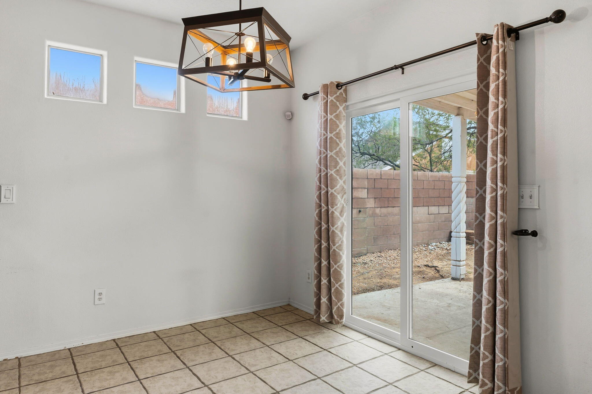 Photo 4 — 7428 Silverthorne Road NW