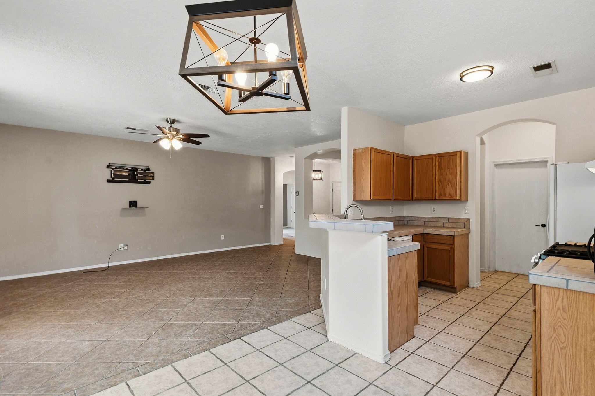 Photo 5 — 7428 Silverthorne Road NW