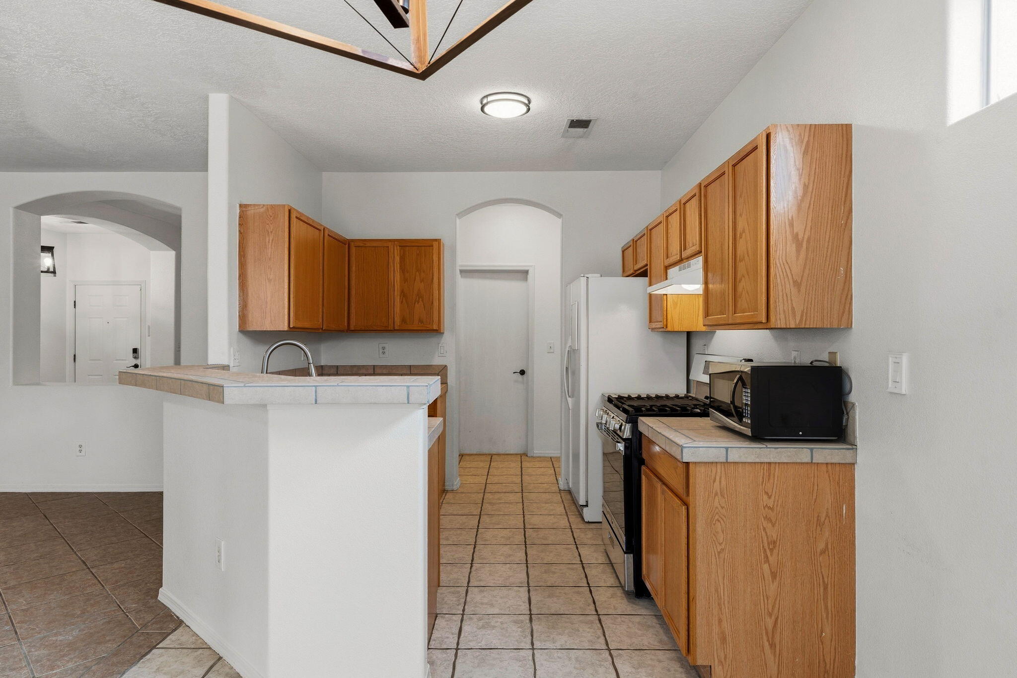 Photo 6 — 7428 Silverthorne Road NW