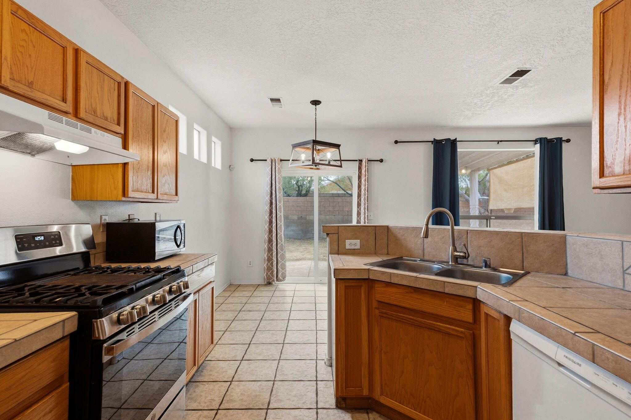 Photo 8 — 7428 Silverthorne Road NW