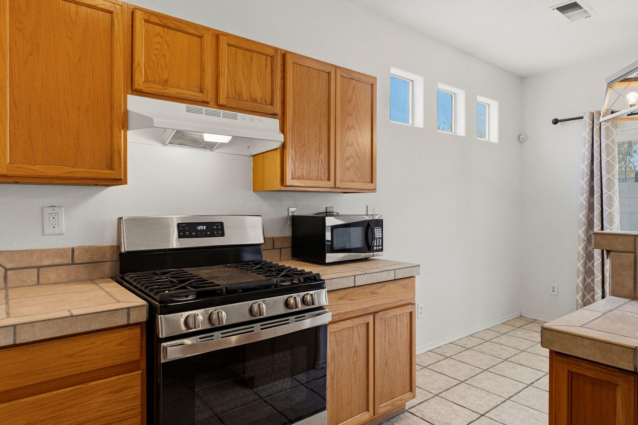Photo 9 — 7428 Silverthorne Road NW