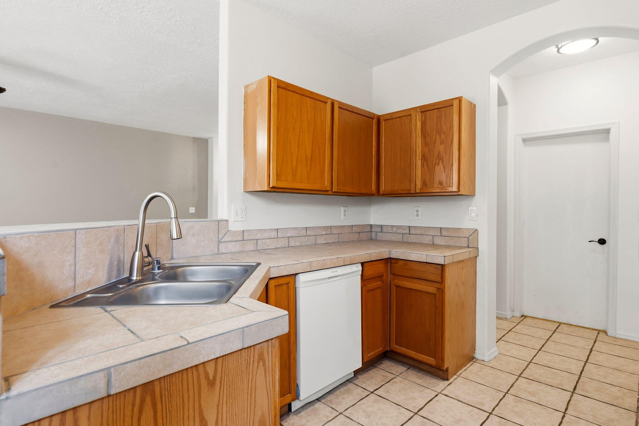 Photo 10 — 7428 Silverthorne Road NW