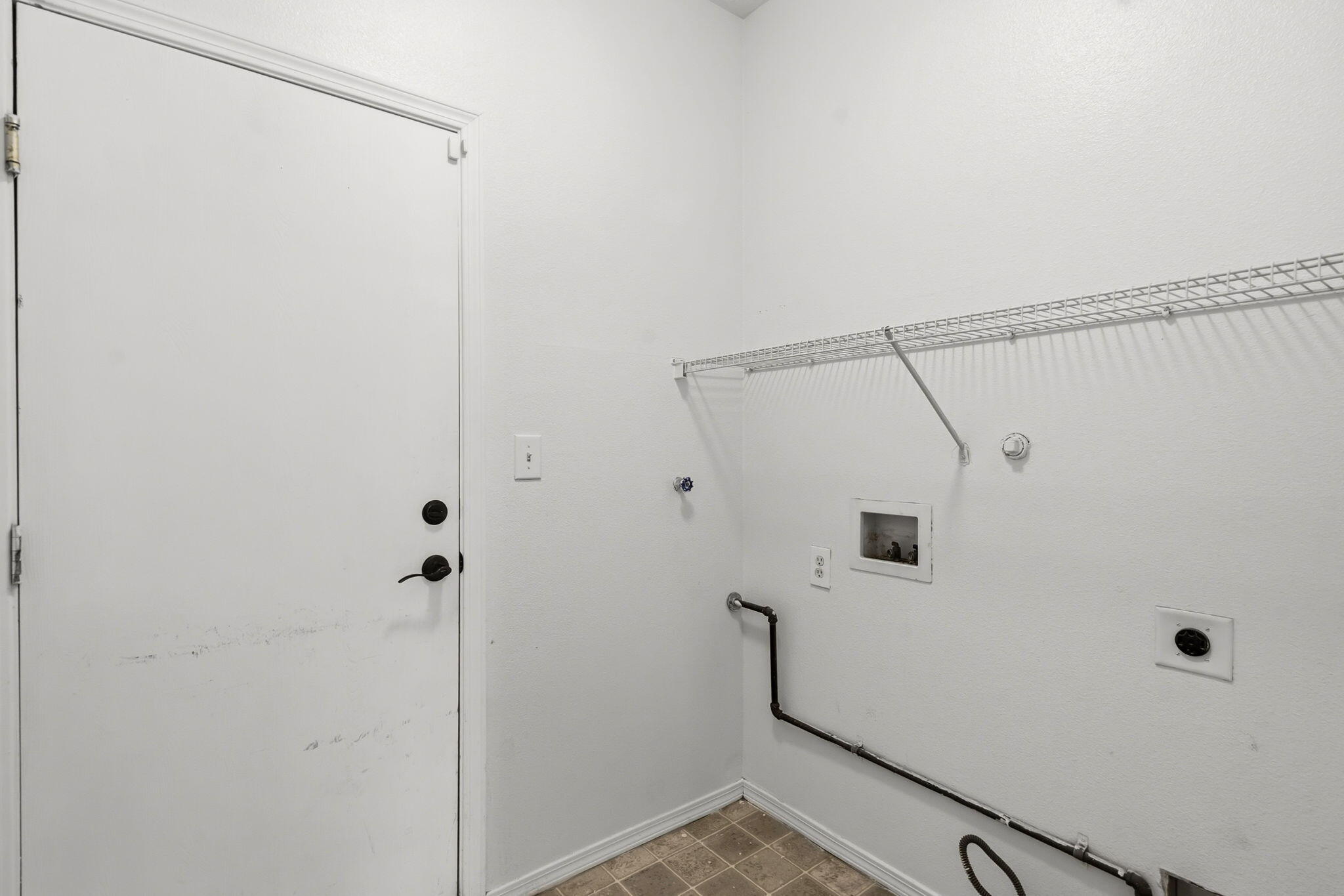 Photo 11 — 7428 Silverthorne Road NW
