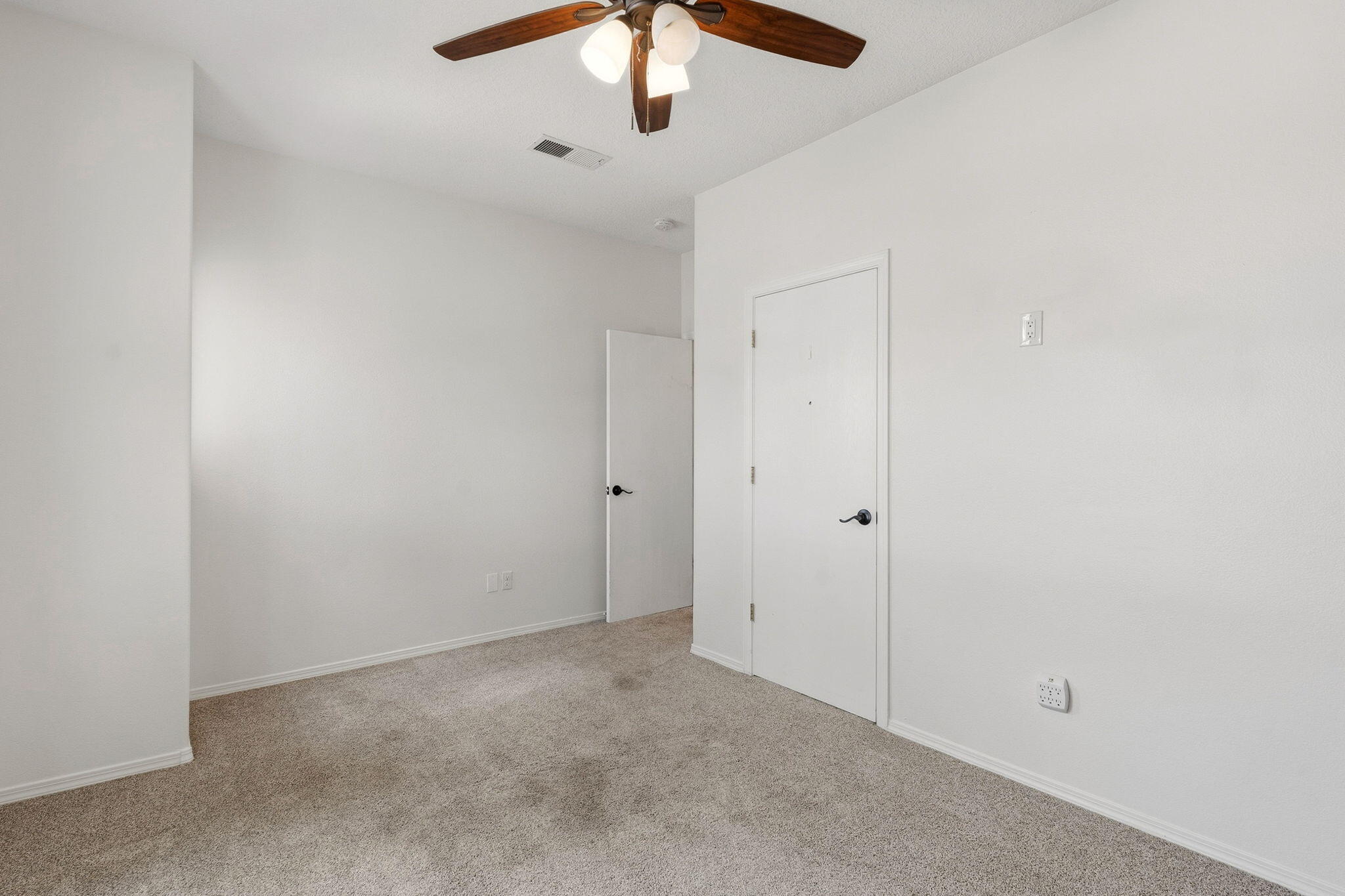 Photo 13 — 7428 Silverthorne Road NW