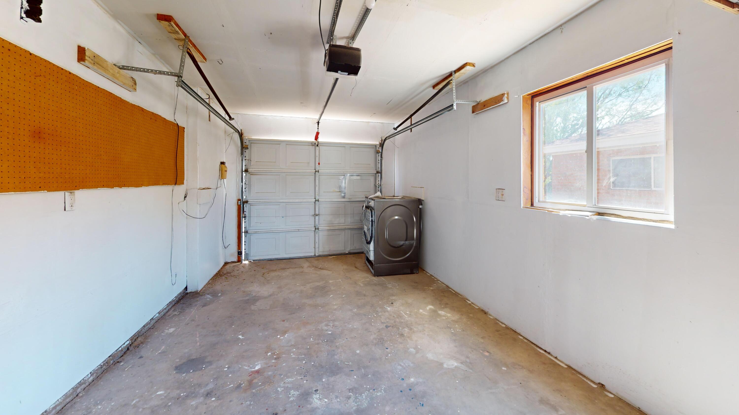 Photo 17 — 2607 General Bradley Street NE