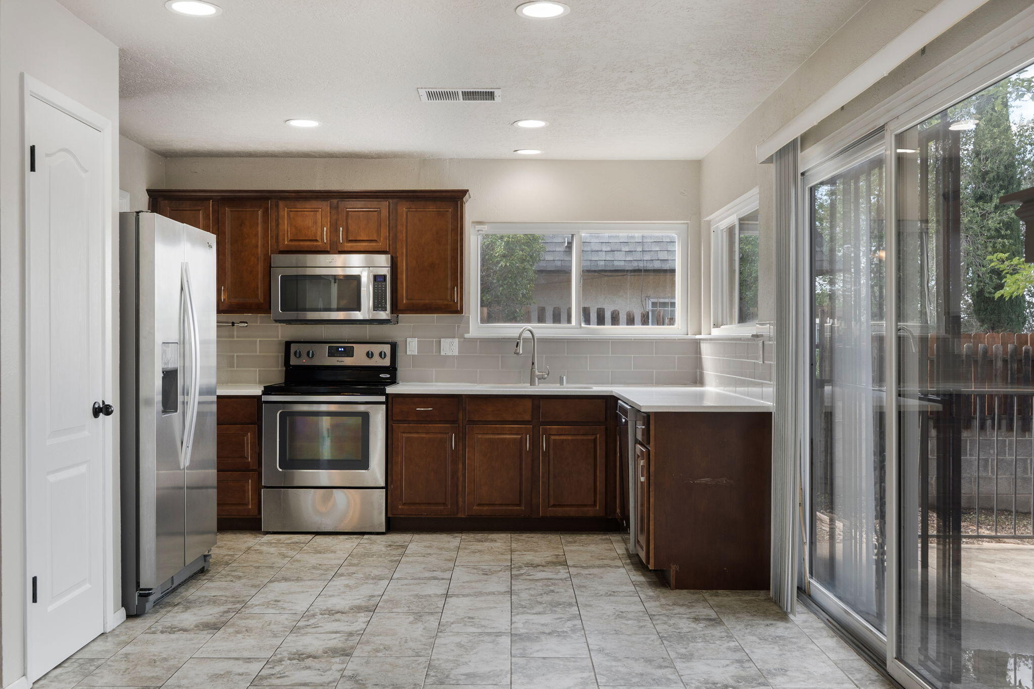 Photo 4 — 3825 Westerfeld Drive NE