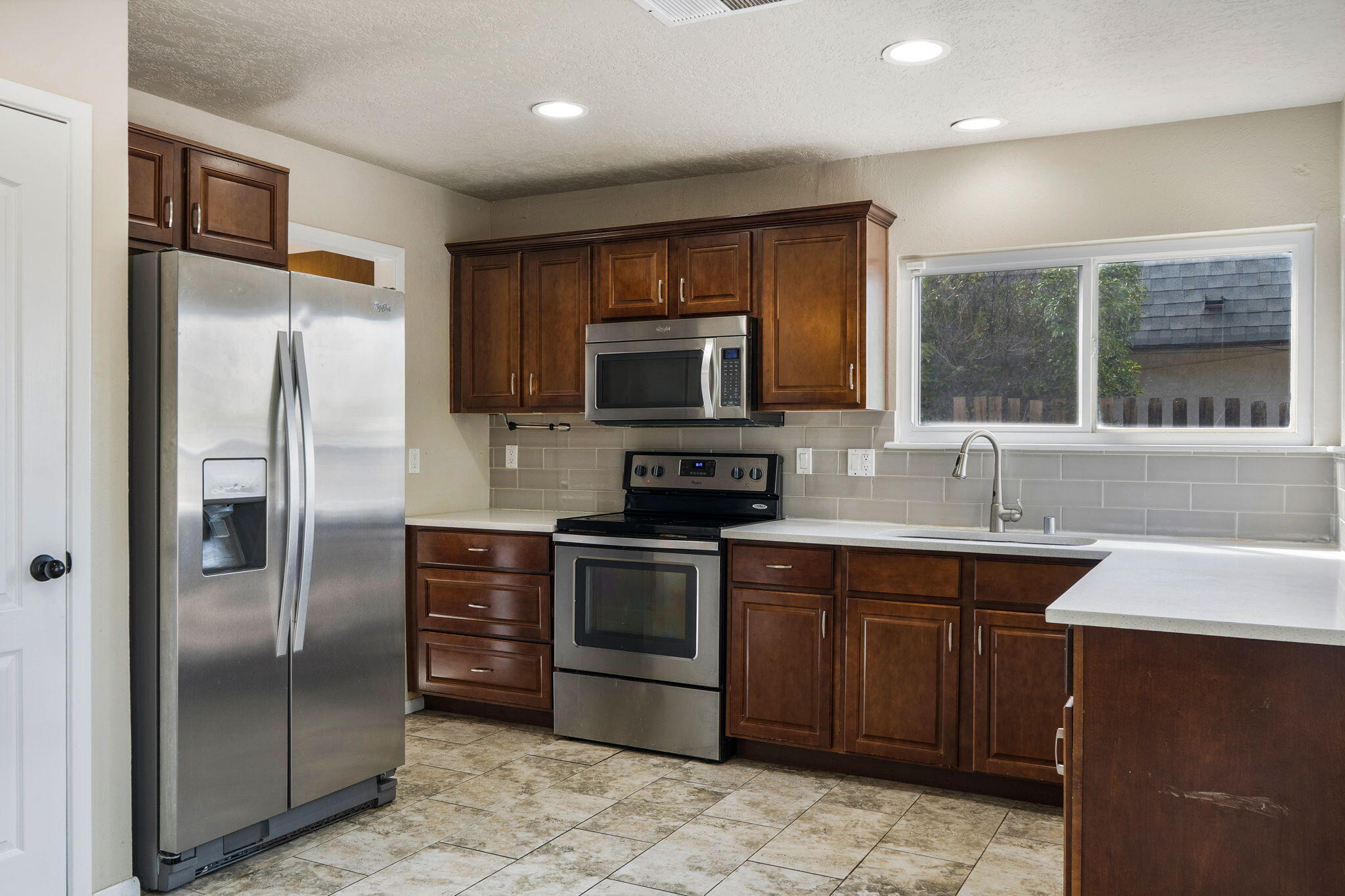 Photo 5 — 3825 Westerfeld Drive NE