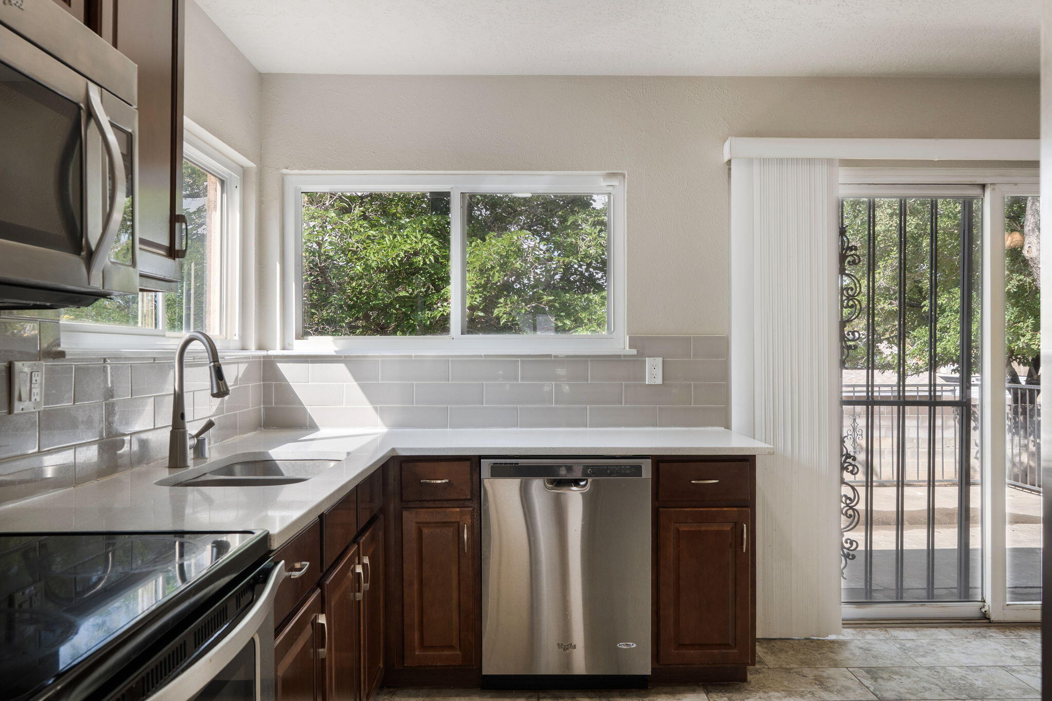 Photo 6 — 3825 Westerfeld Drive NE