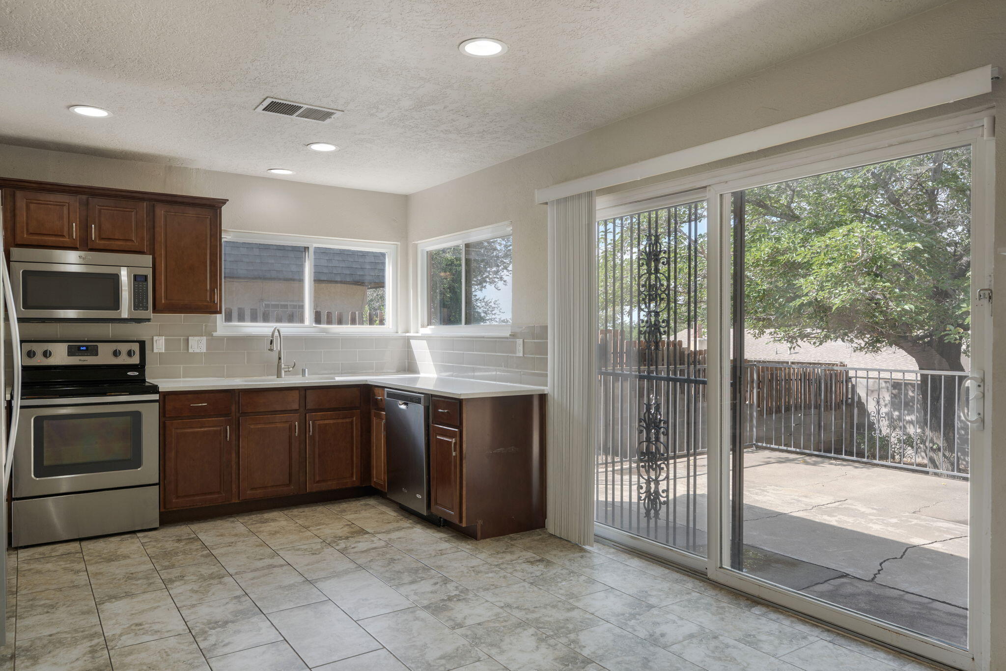 Photo 8 — 3825 Westerfeld Drive NE