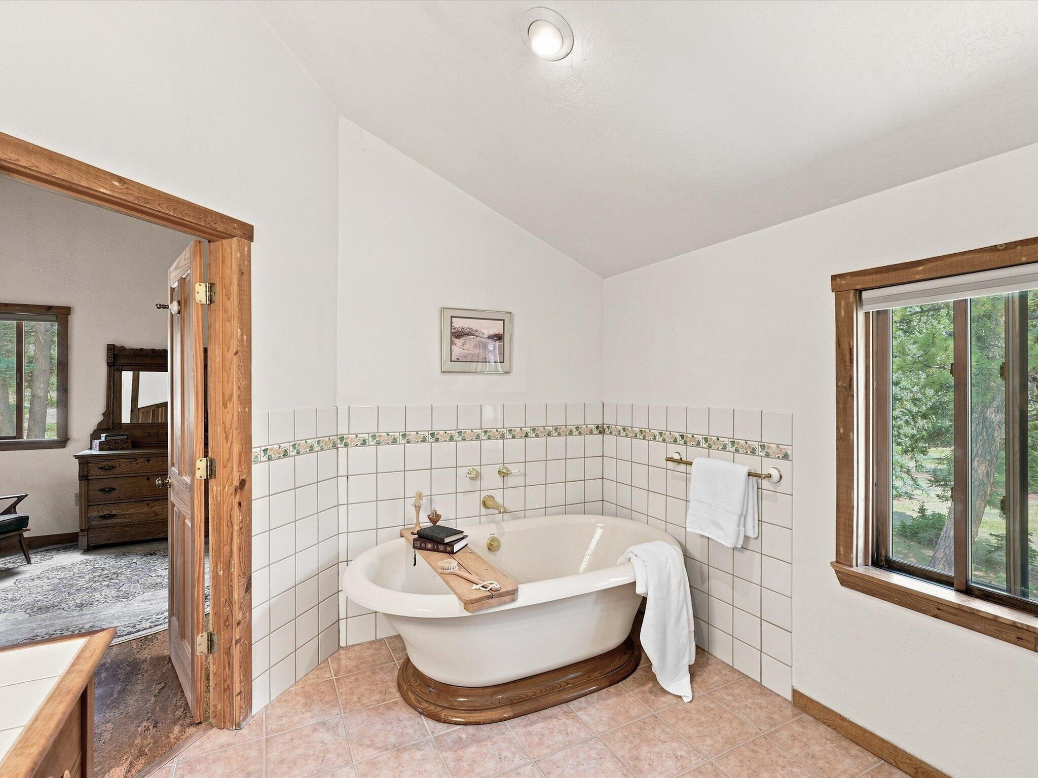 Photo 2 — 156 Valle Escondido Road